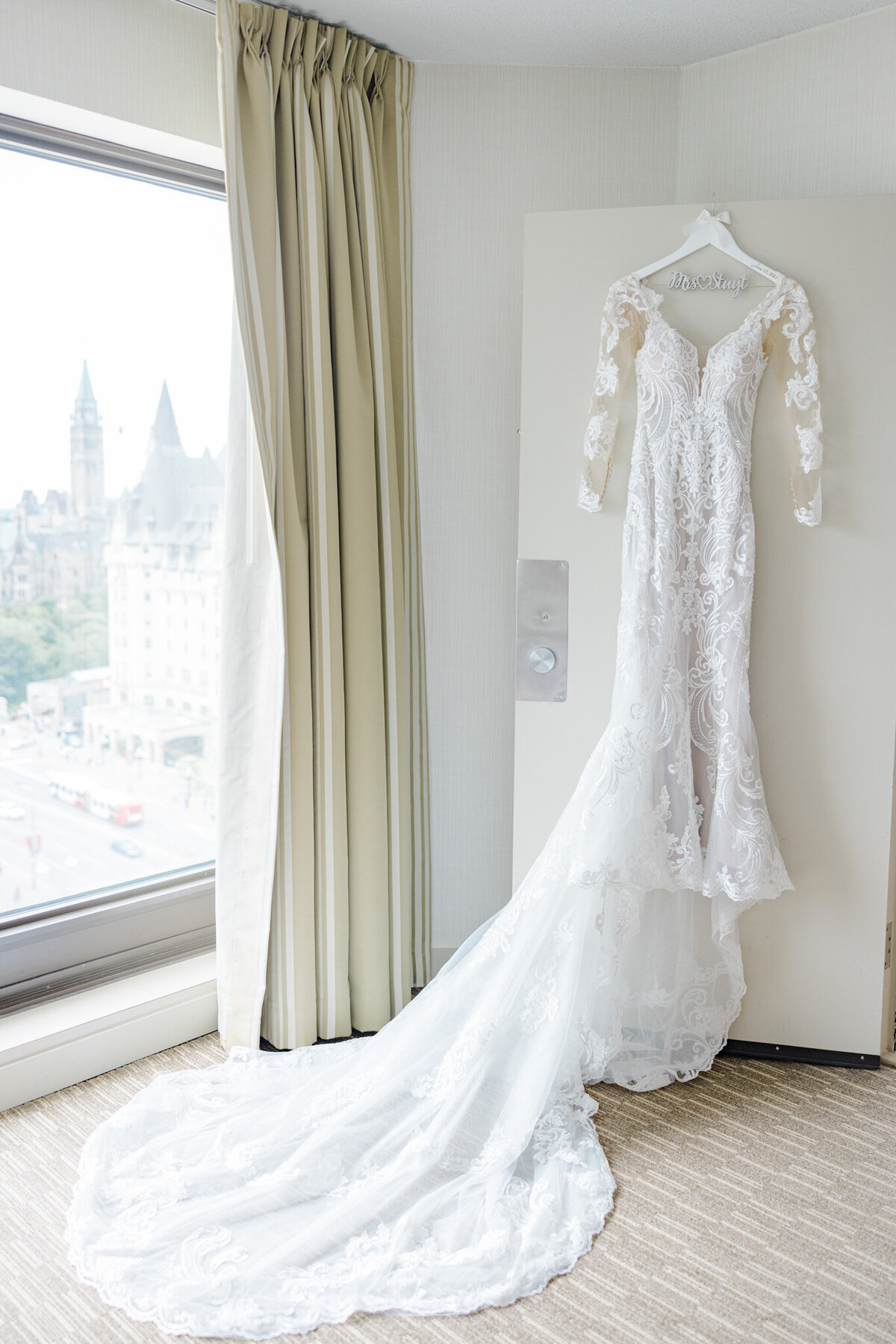 hannah-braden-ottawa-wedding-shaw-centre-2023-40