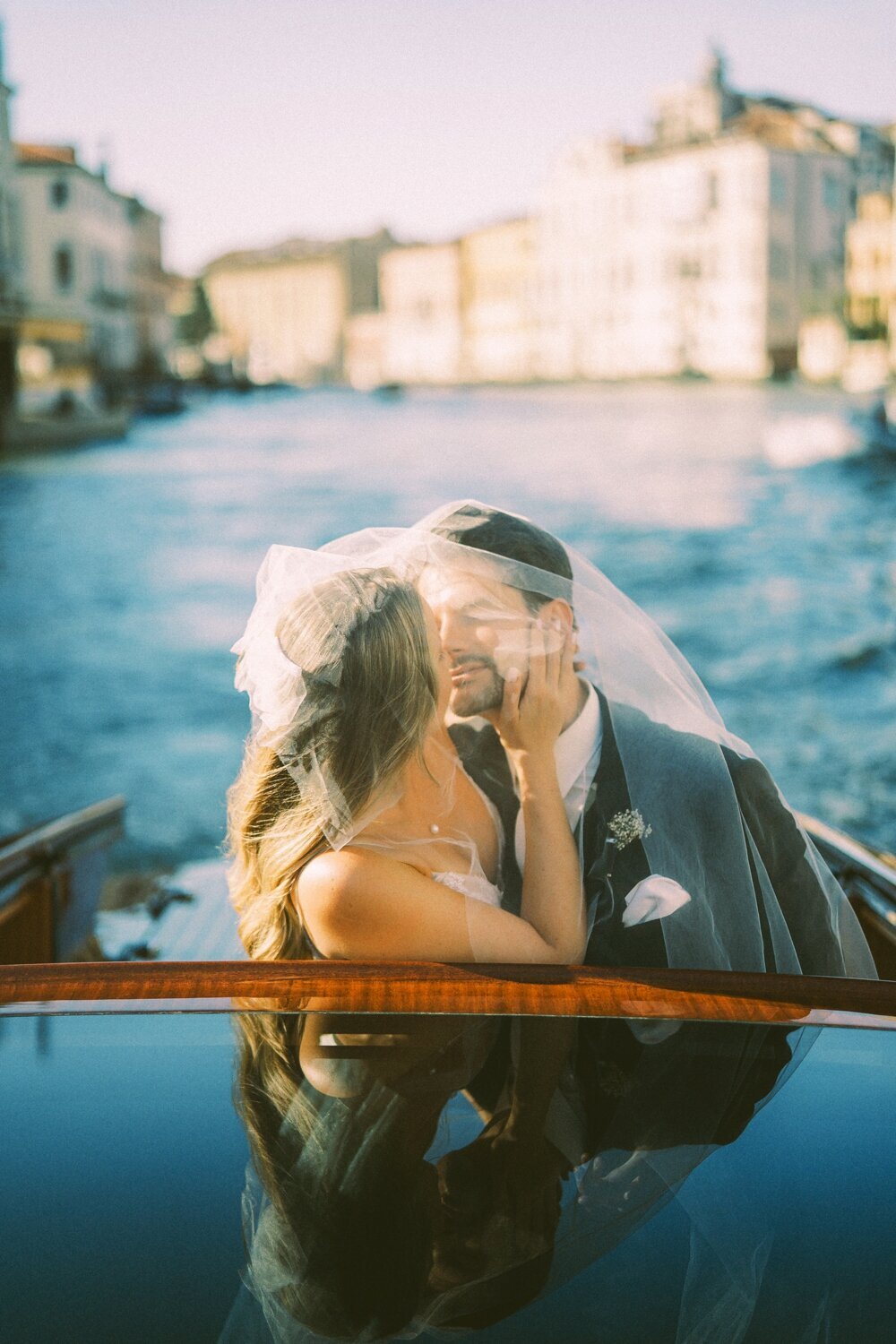venice-elopement-photographer-editorial-film-35mm-wedding-fashion_0150
