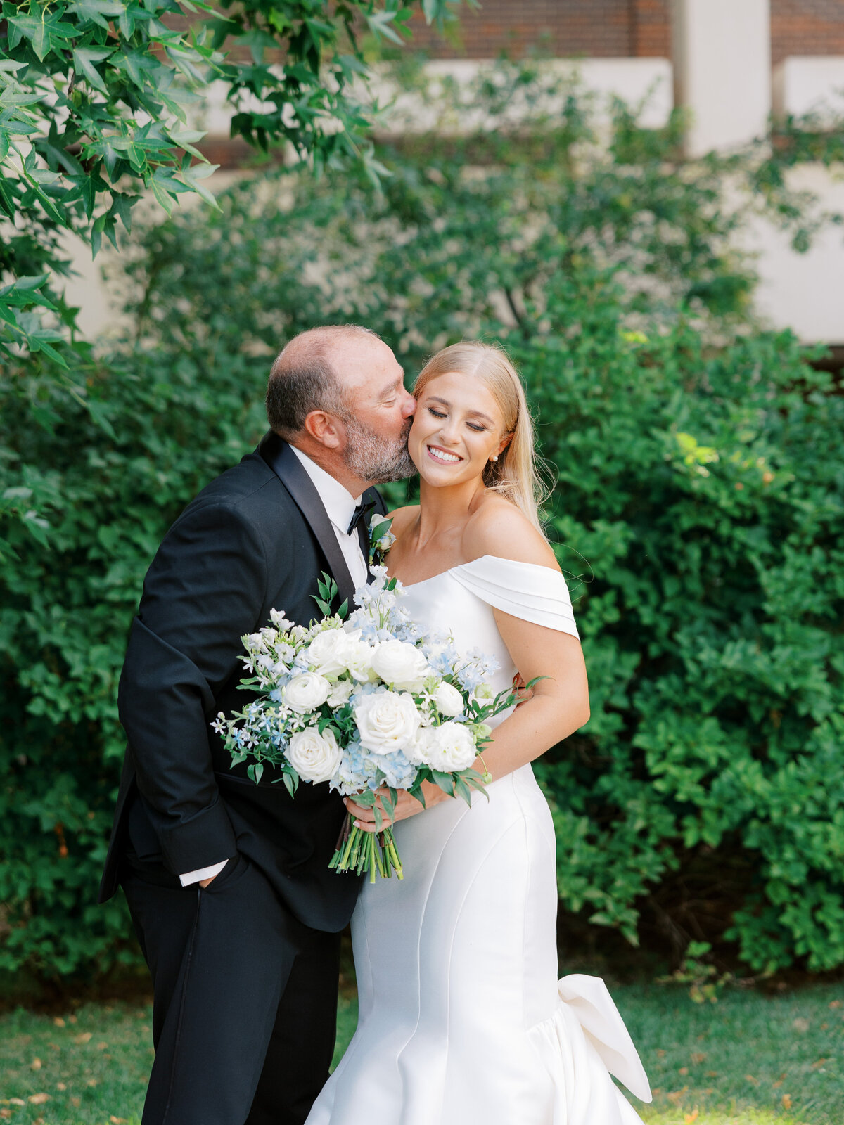 Arkansas Inn at Carnall Hall Wedding | Shalae Byrd-37