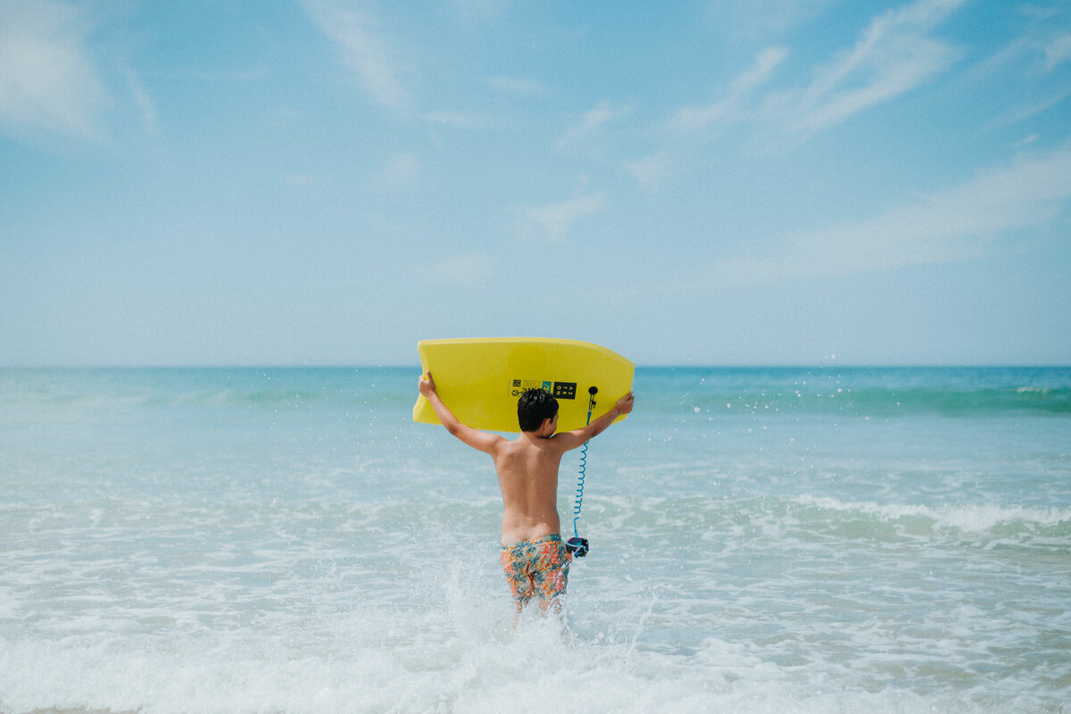 seance photo a la plage siouville - photographe lifestyle siouville - caroline liabot