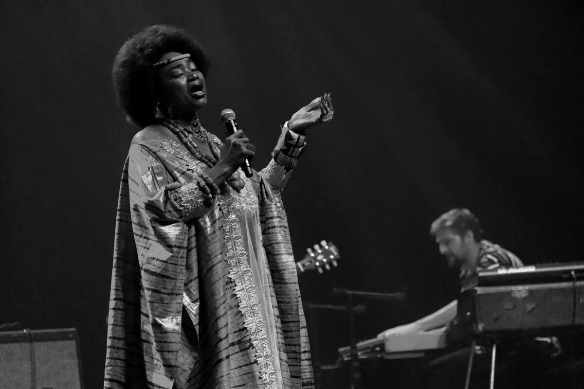 Bart Van der Moeren - BackOnFront - 165 - Oumou Sangare