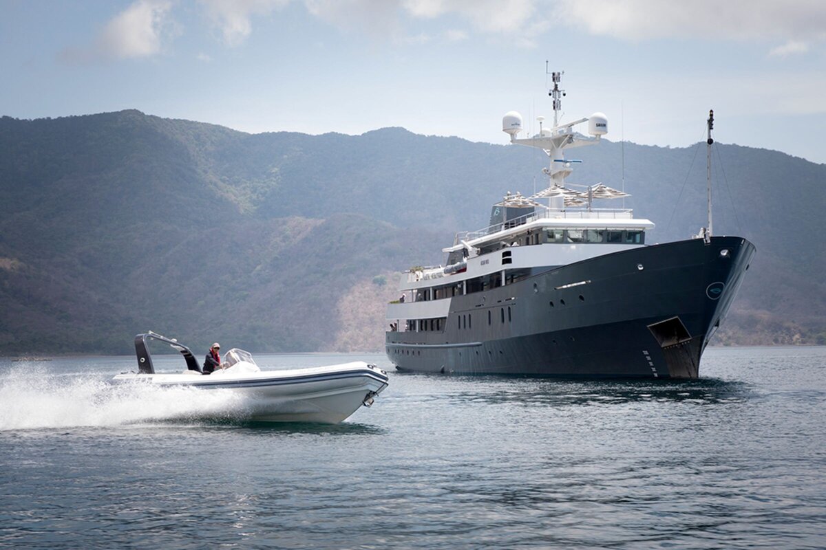Aqua Blu Yacht Charter Indonesia Raja Ampat Tender