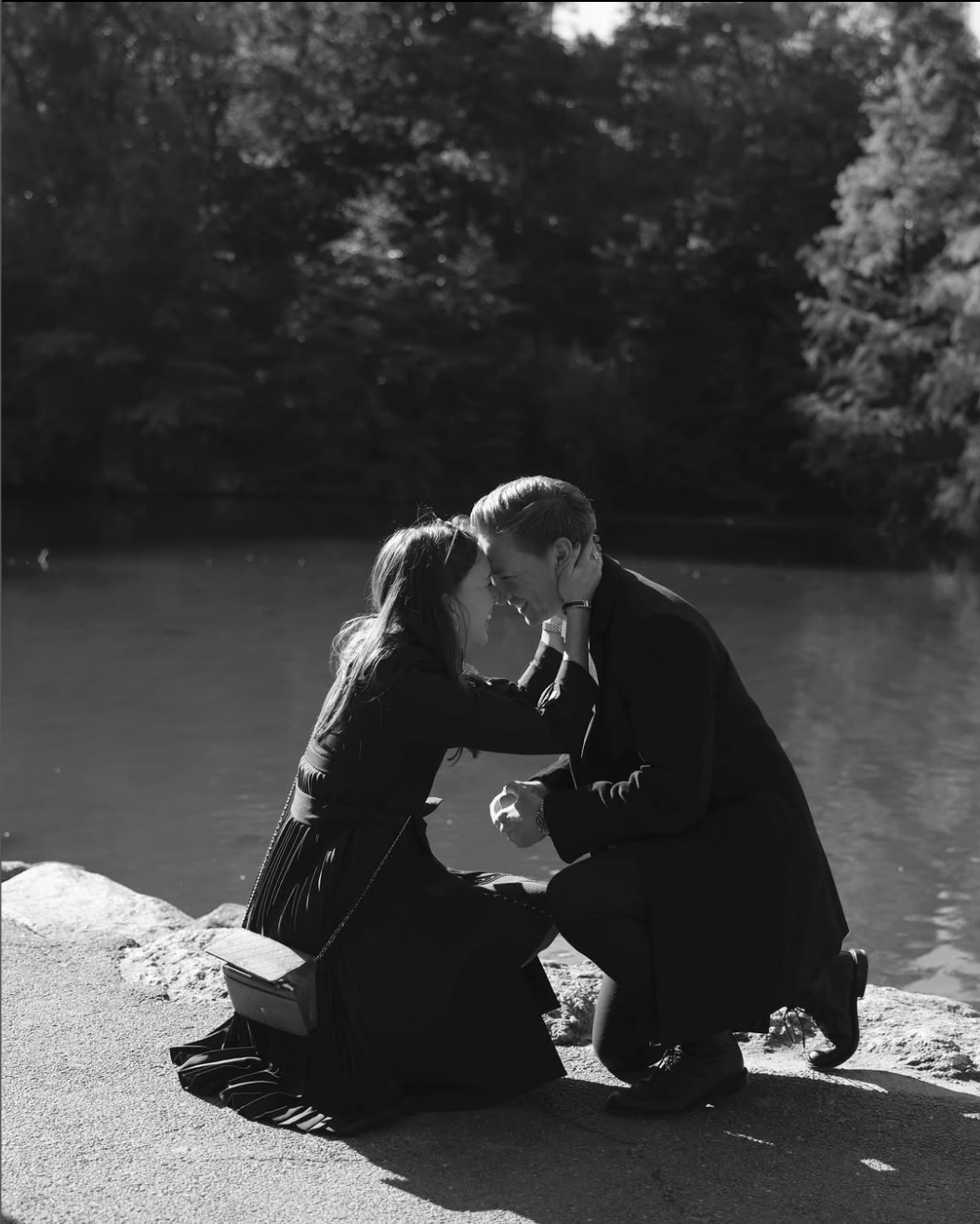 best-nyc-engagement-photo-locations-new-york-wedding-photographer-love-melissa-37