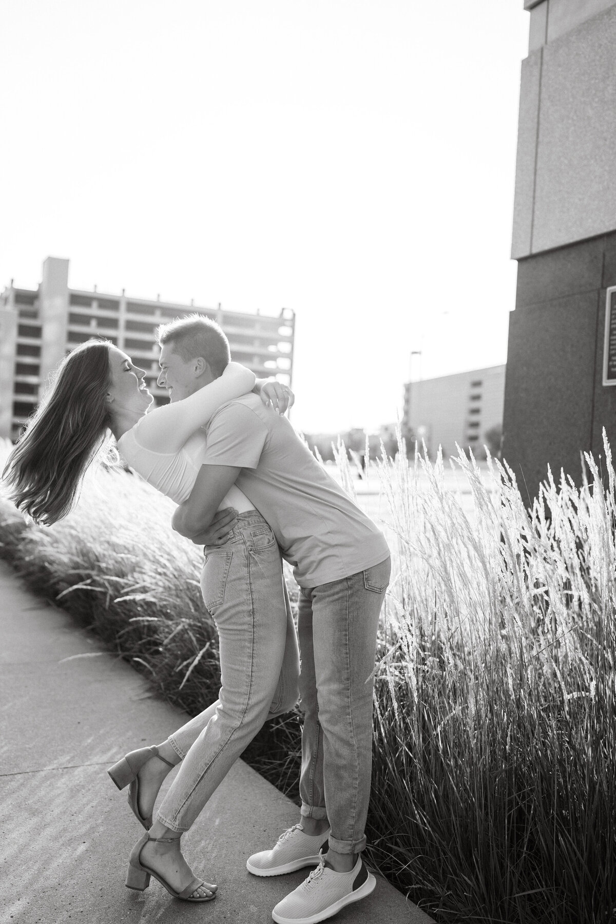 emma-lawson-downtown-des-moines-engagement-20