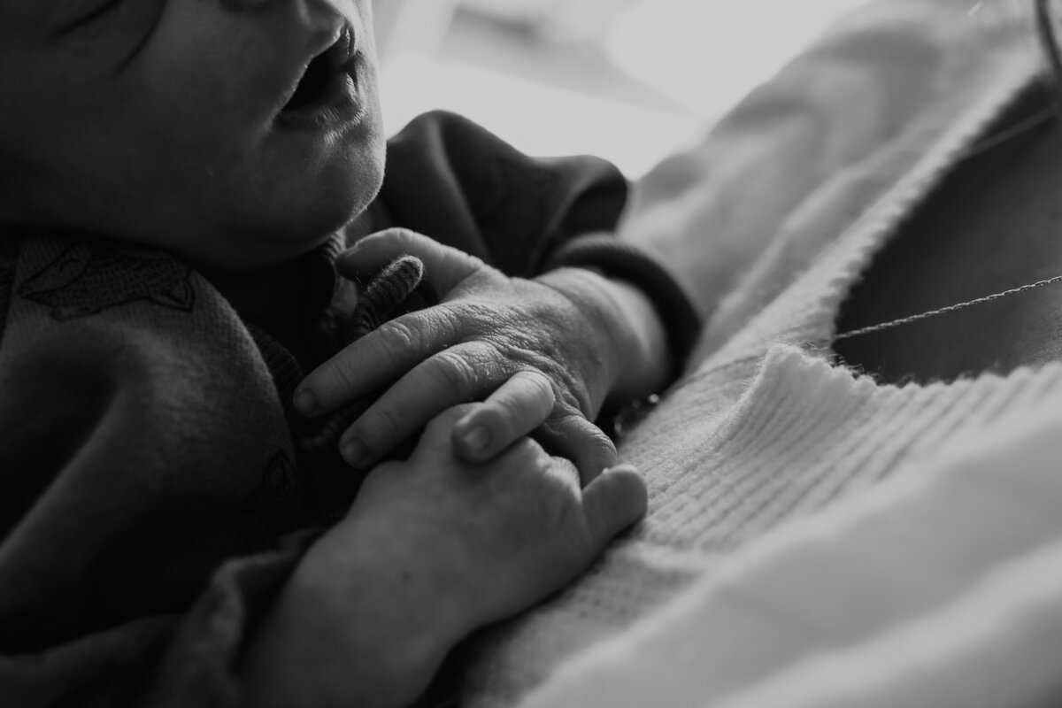 NEWBORN IN HOME LIFESTYLE SESSION