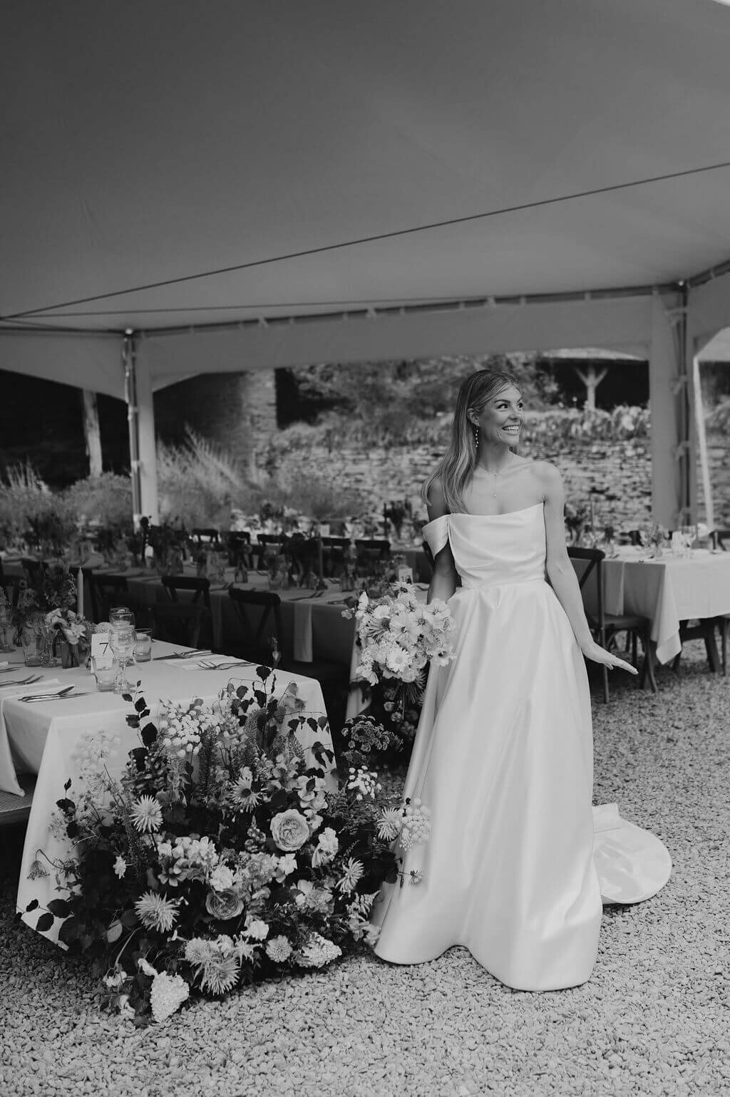 Issy-and-Bella-Floral-Design-Wedding-Florist-Herefordshire-Broadfield-Court-j&N96