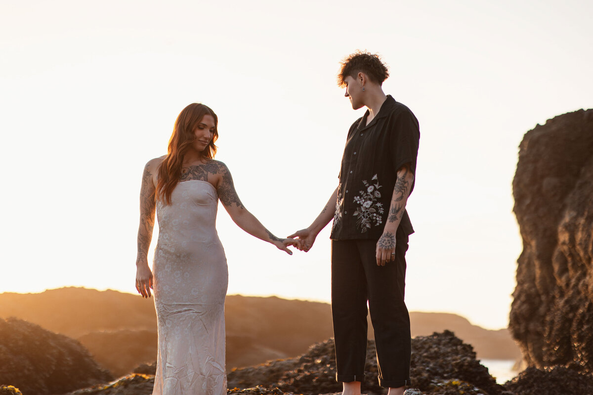 couples-portraits-oregon-coast-roads-end-state-park-51