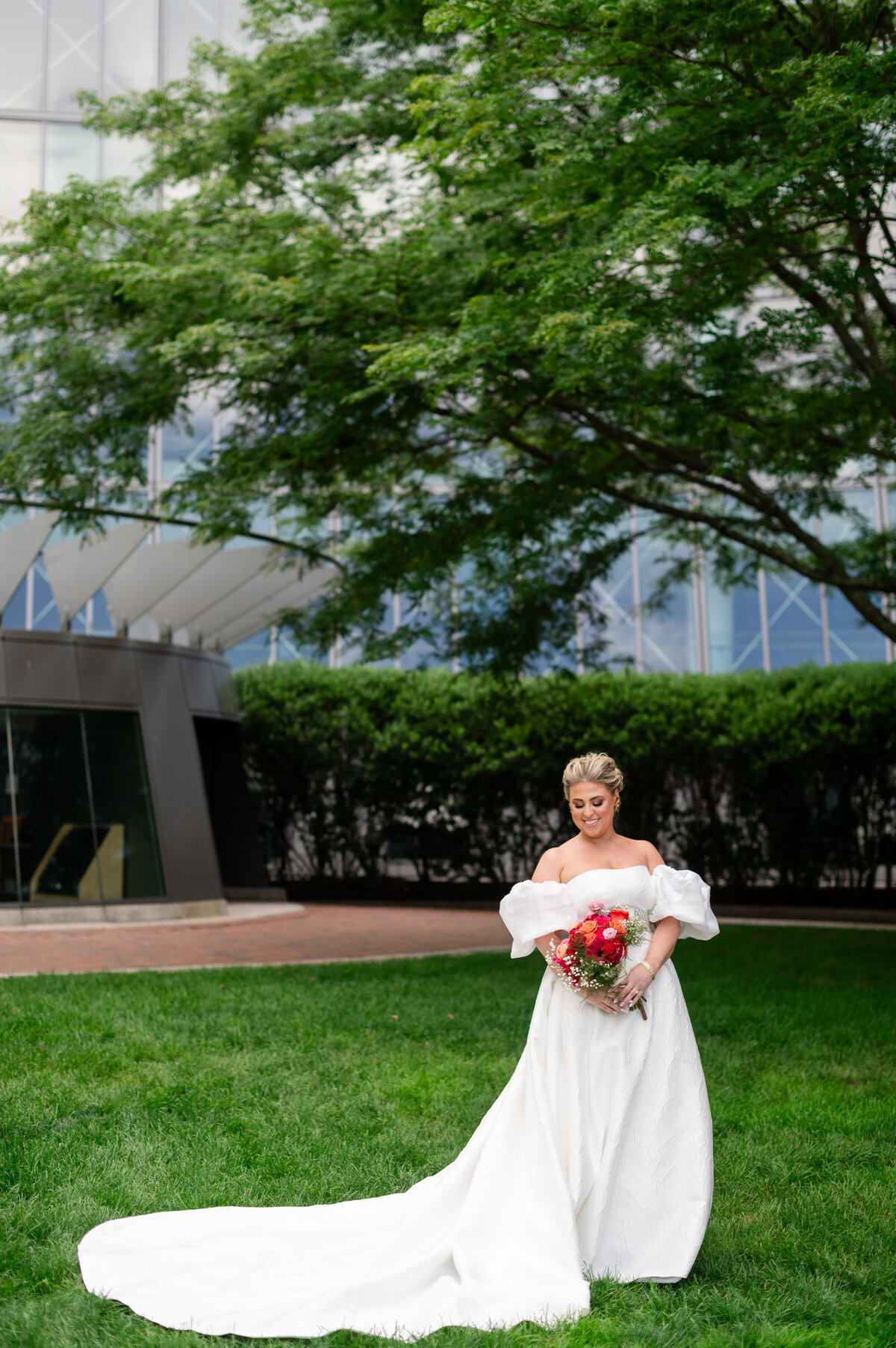 colorful-seaport-wedding-boston-lisa-gilbert-photography-17