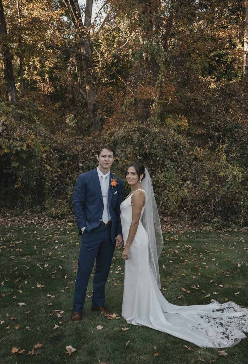 fall-foliage-bride-and-groom-wedding-portrait-connecticut-wedding-planner