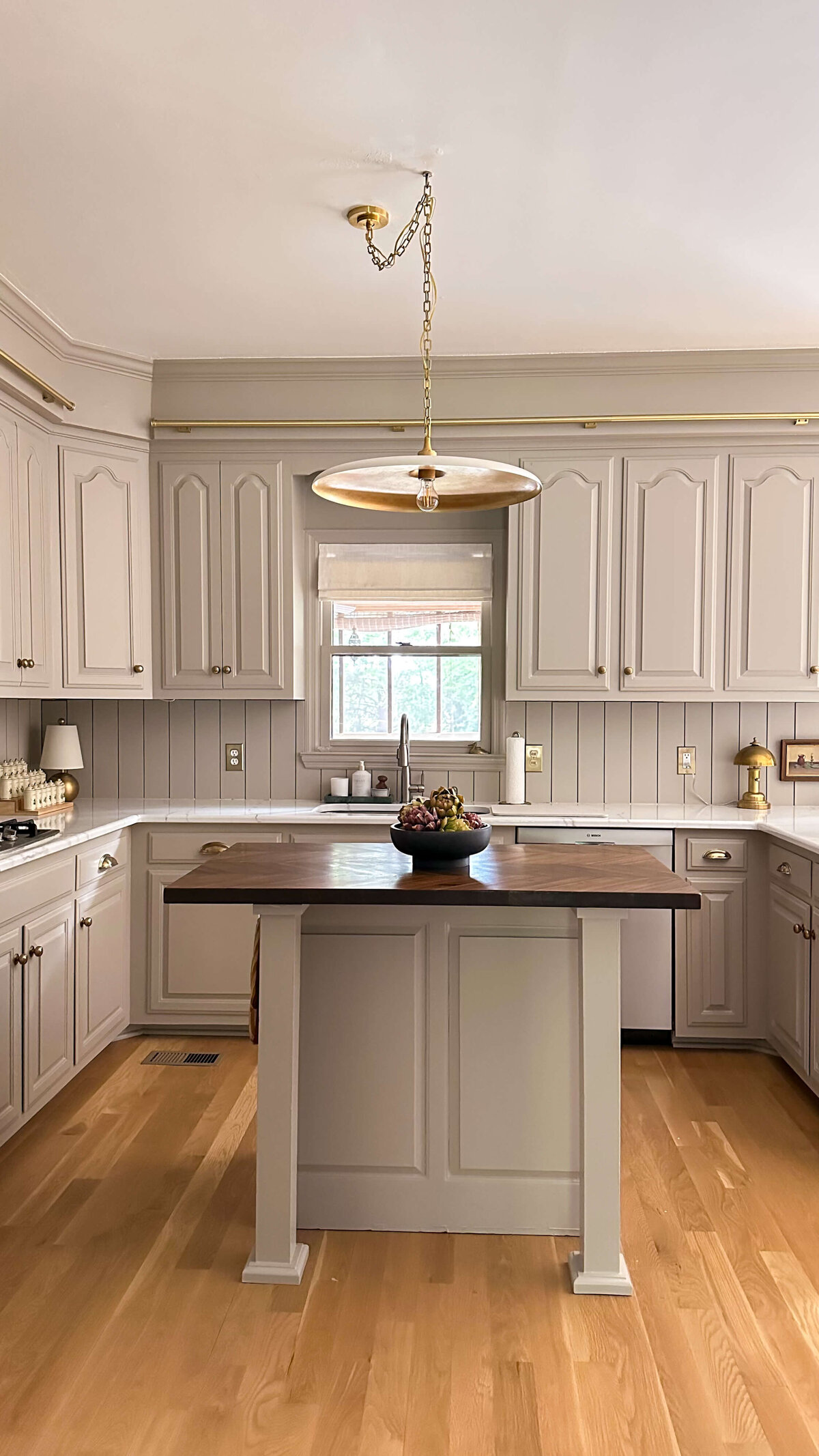 warm-taupe-kitchen-piatto-pendant-1