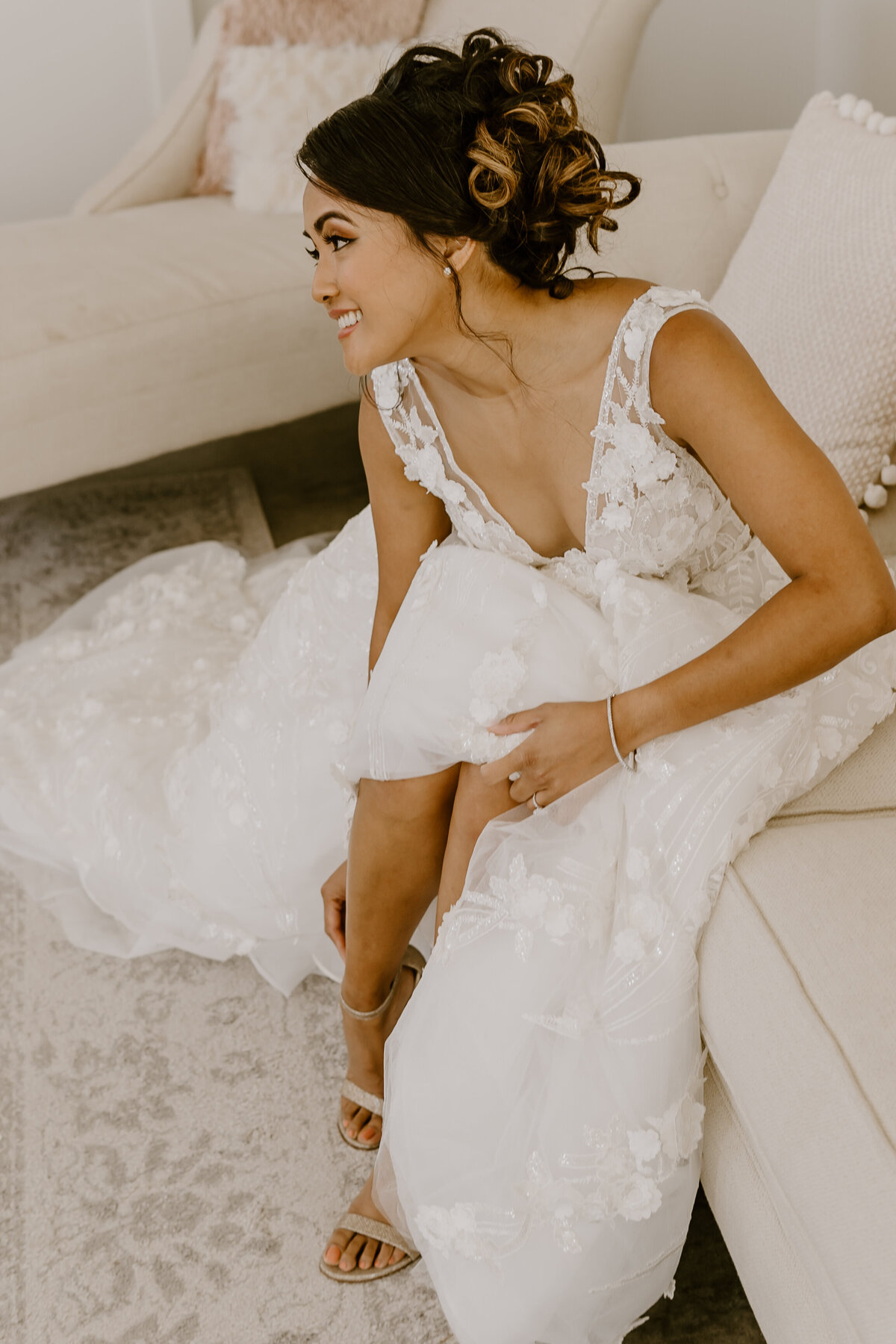 wedding-getting-ready-bride-putting-on-shoes-emerald-hills-events-promise-city-iowa-des-moines-wedding-photographer-storyteller-collective-photo-co
