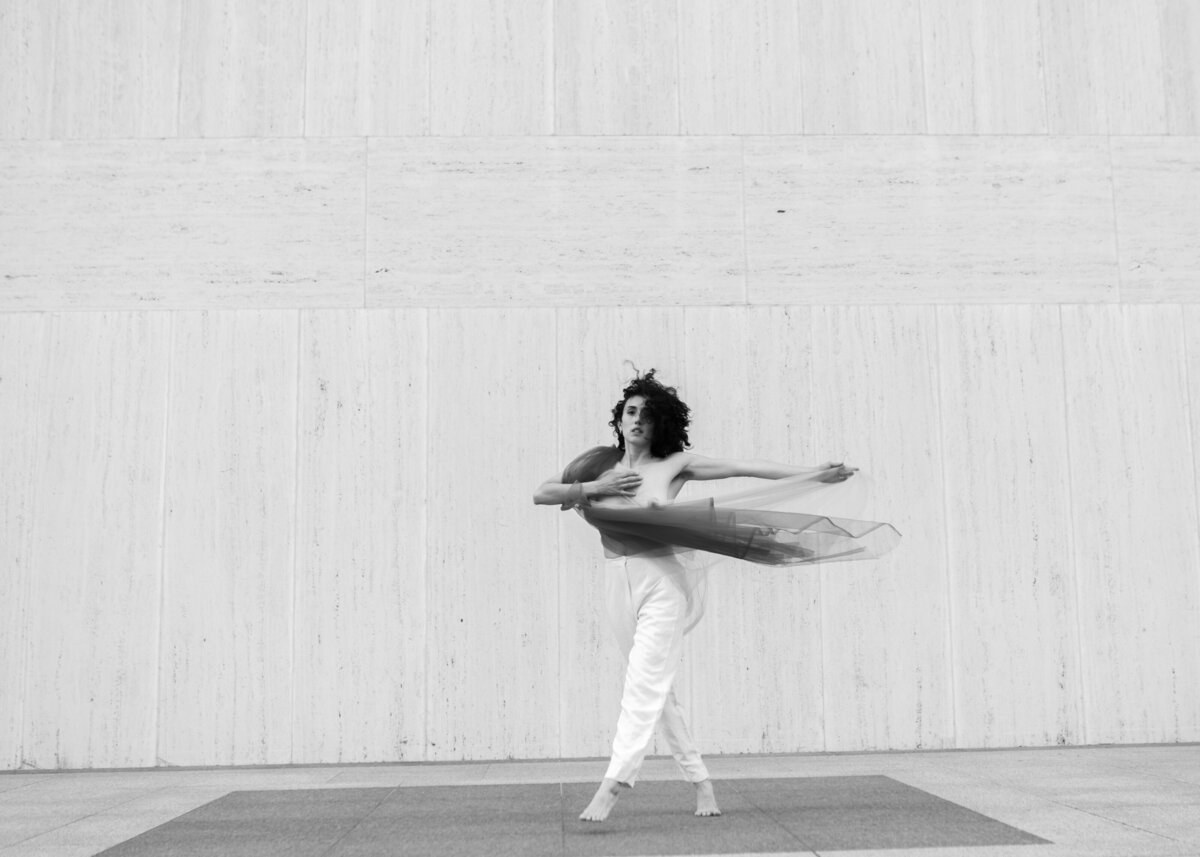 black-white-fullbody-movement-fabric