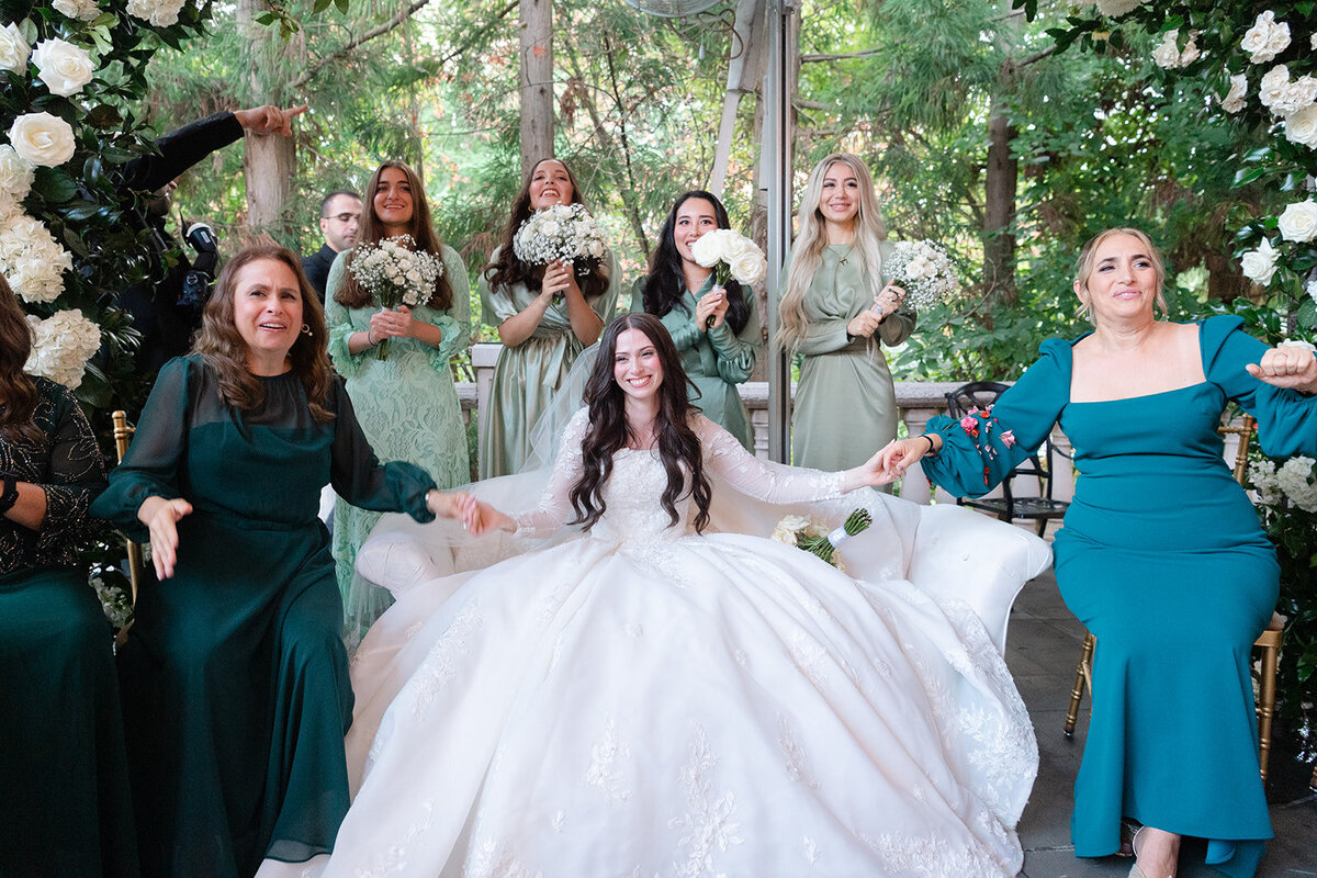 Sara and Gabriel_Bedeken_Tisch0