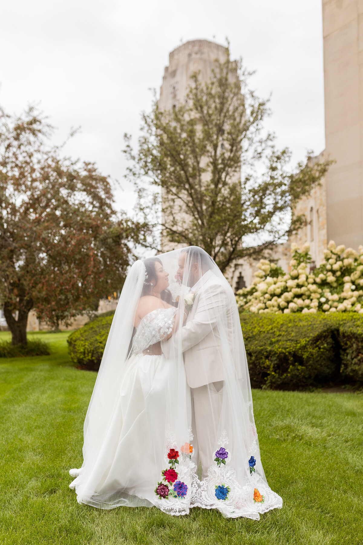 Royal Oak MI wedding by Savvy Shoots Photography