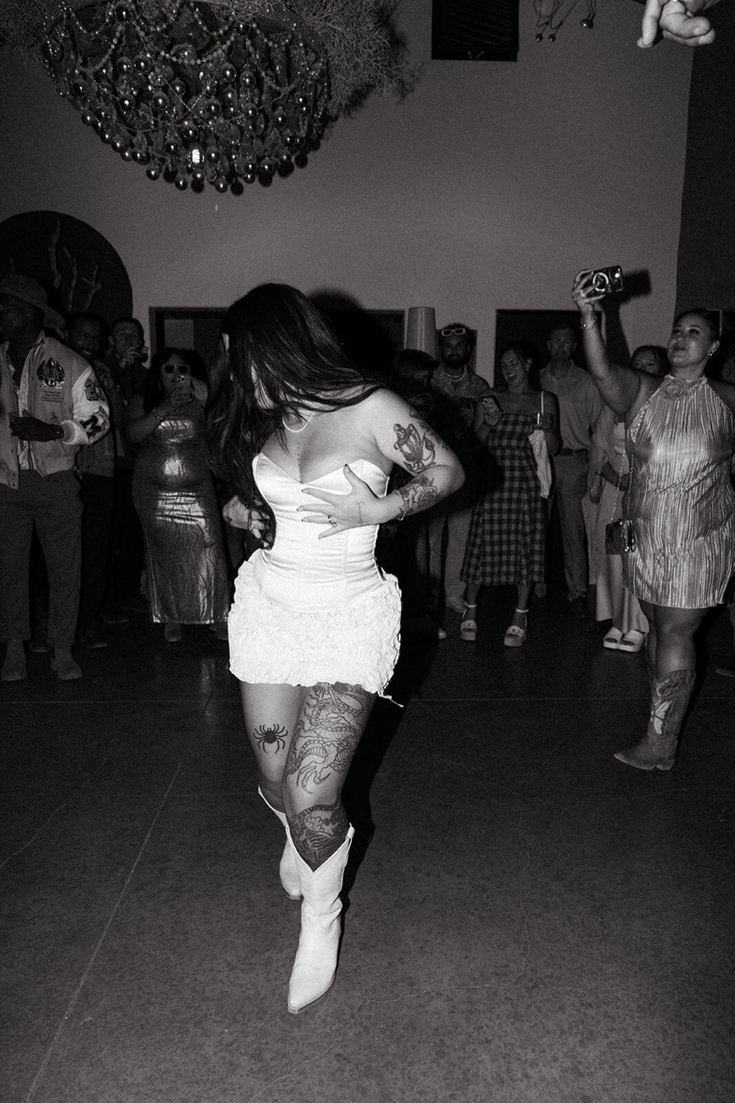 Faye-Fern-Creative-GoldenVibesPhoto-Sacred-Sands-Joshua-Tree-Wedding-Richie-James-Clara-Critchfield-Dance-Party-28