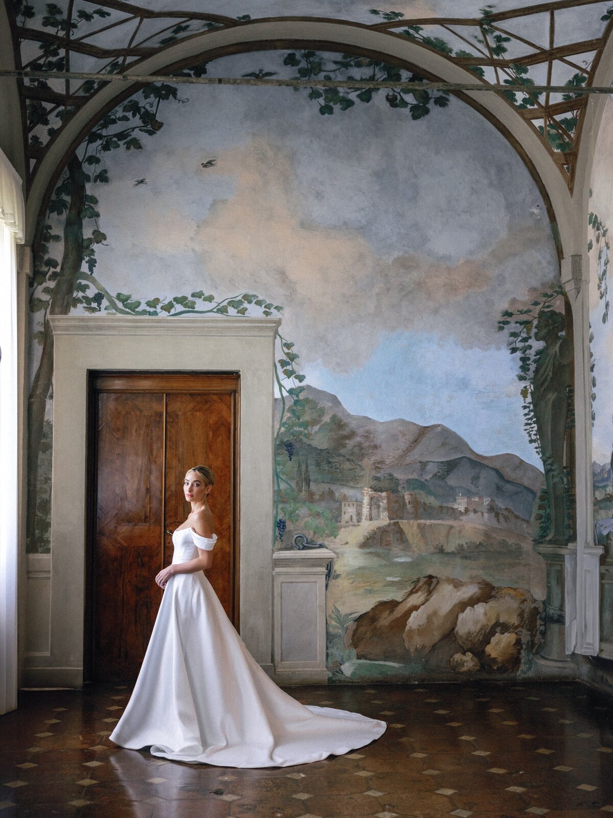 Brides_Villa-Cetinale-Italy_Redamancy-Photo-and-Film_019-min