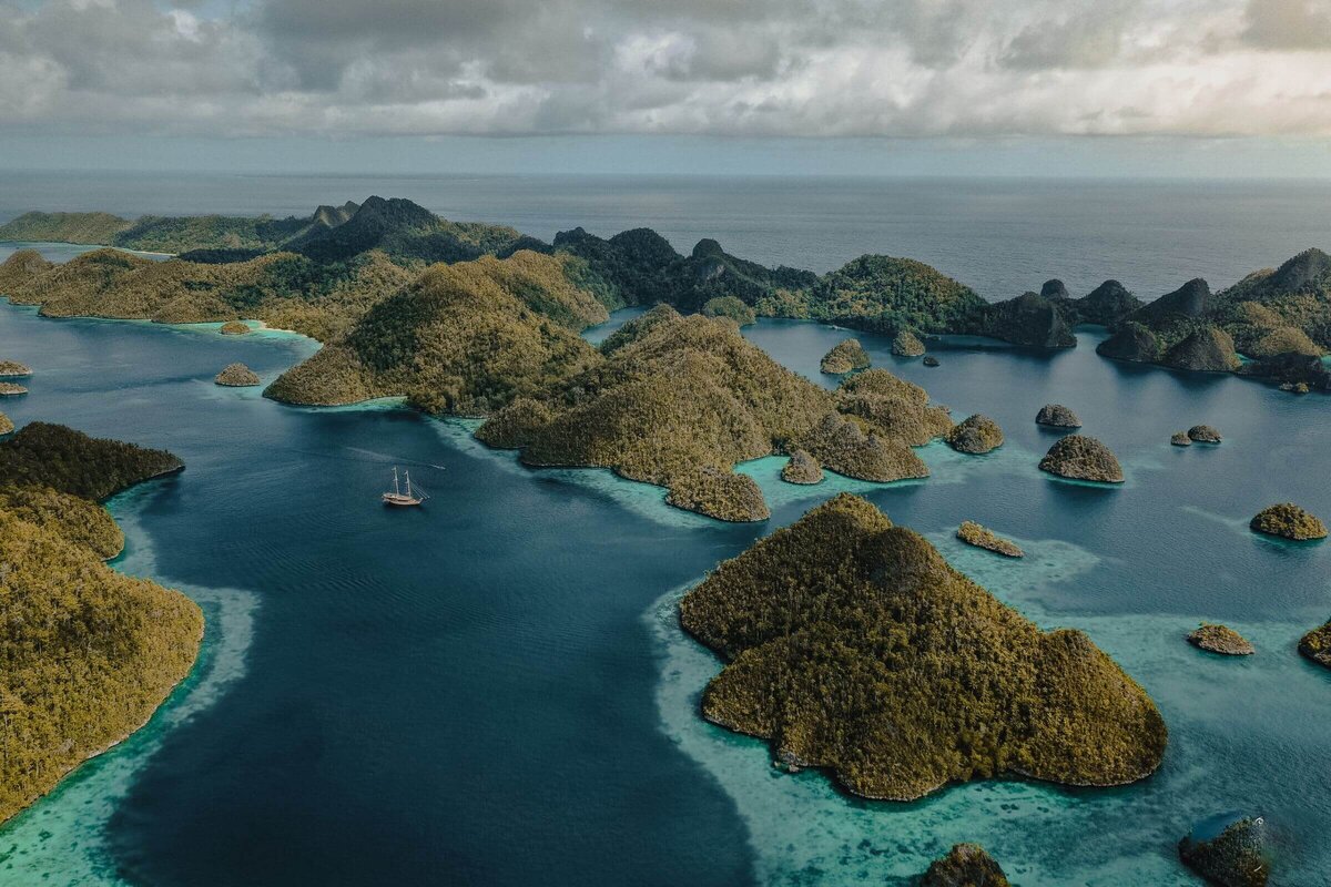 Indonesia Luxury Sailing Vacations Raja Ampat Komodo