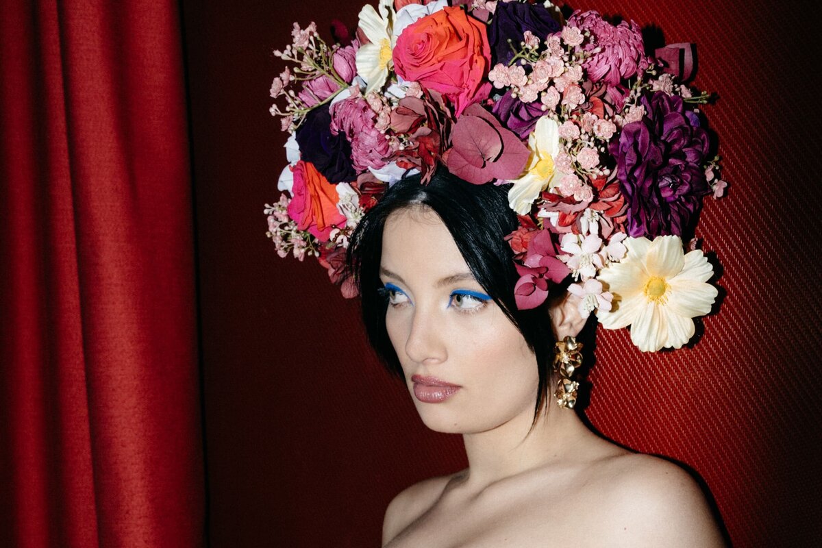 mariee-art-deco-style-et-chapeau-de-fleurs2