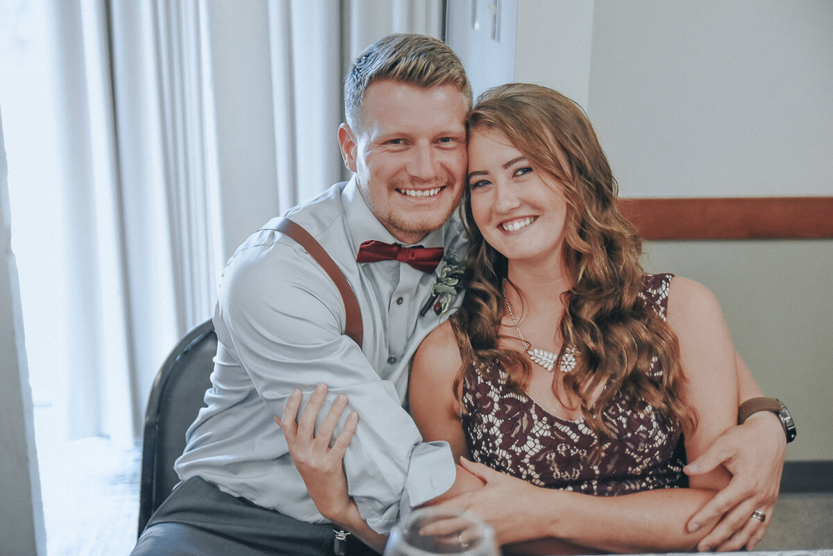 wedding speeches and cake | Iowa wedding photographer | Iowa Photographer | Playlife | Cedar Rapids | Iowa City | Kalona | Alaynna Ann Schwartz-33