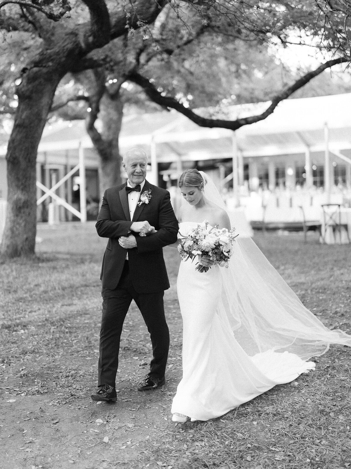 74_Austin_Wedding_Photographer_Mattie's_Green_Pastures