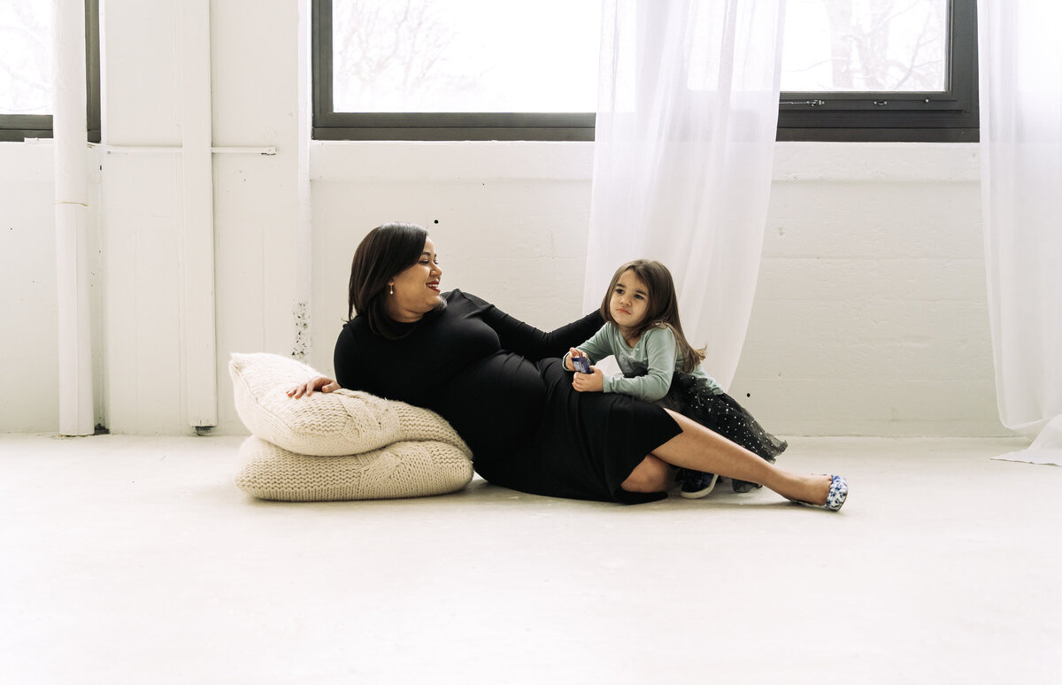 Buffalo, NY and Rochester, NY and WNY Maternity photographer. Newfane, NY Lockport NY Wilson NY Lewiston NY Amherst NY Medina NY Barker NY Williamsville NY East Aurora NY Maternity Photographer