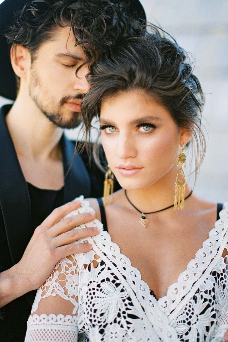 Engagement 1200px-1051