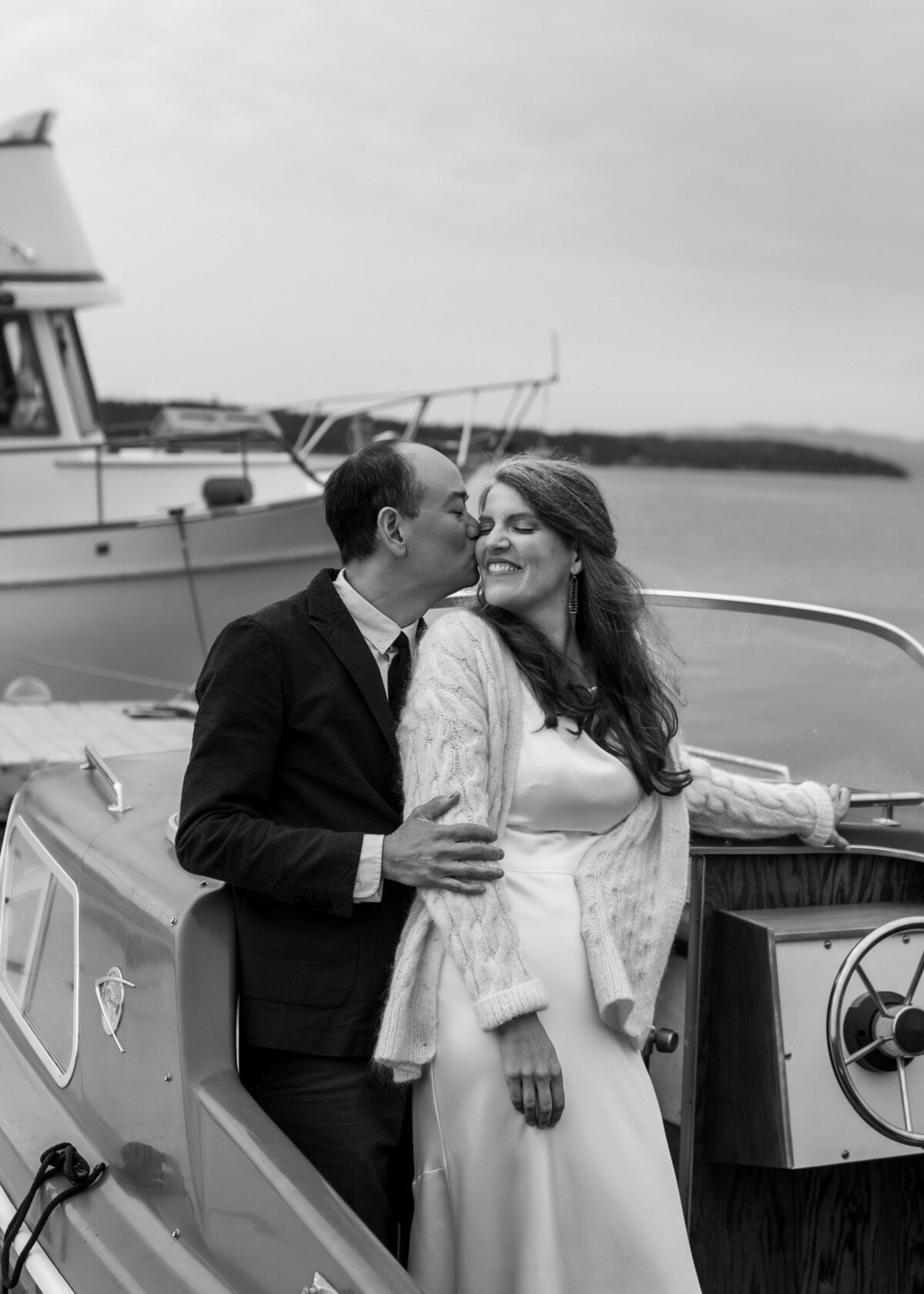 Elegant-documentary-wedding-photography-Captain-Whidbey-jennifer-moreno-photography-washington