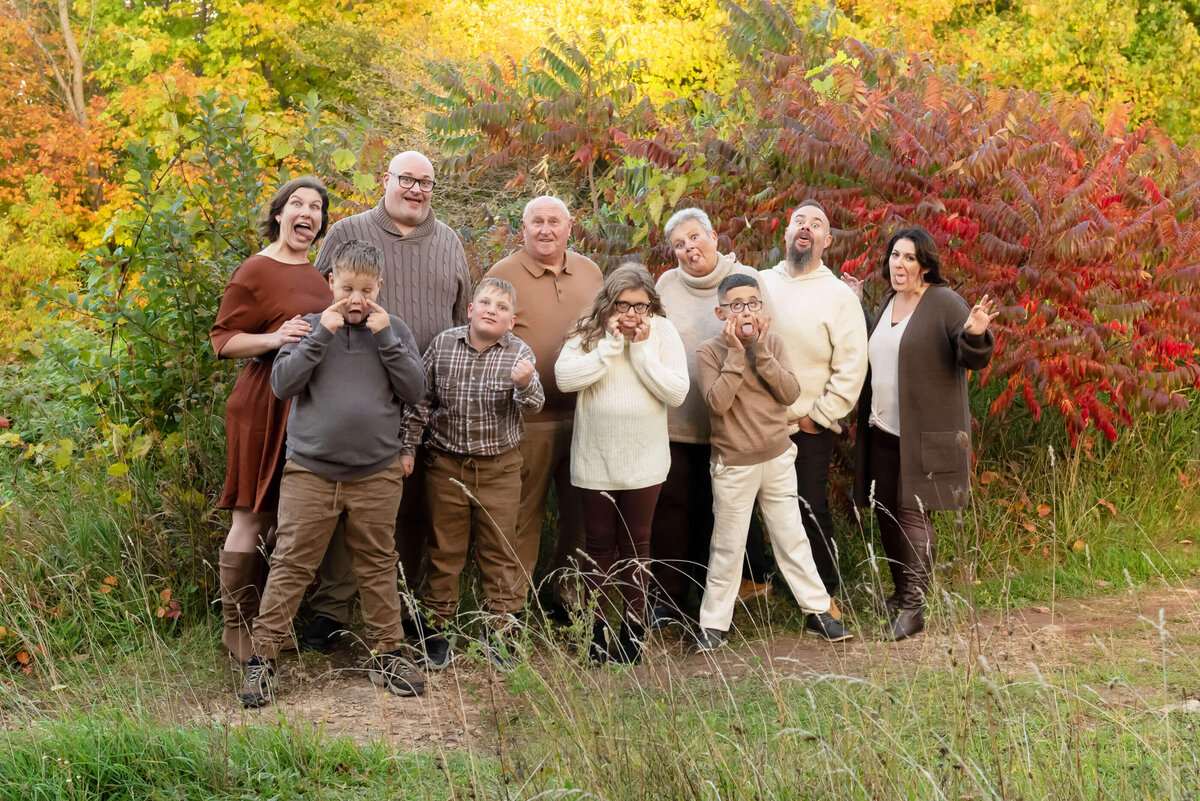 Extended family photos making silly faces
