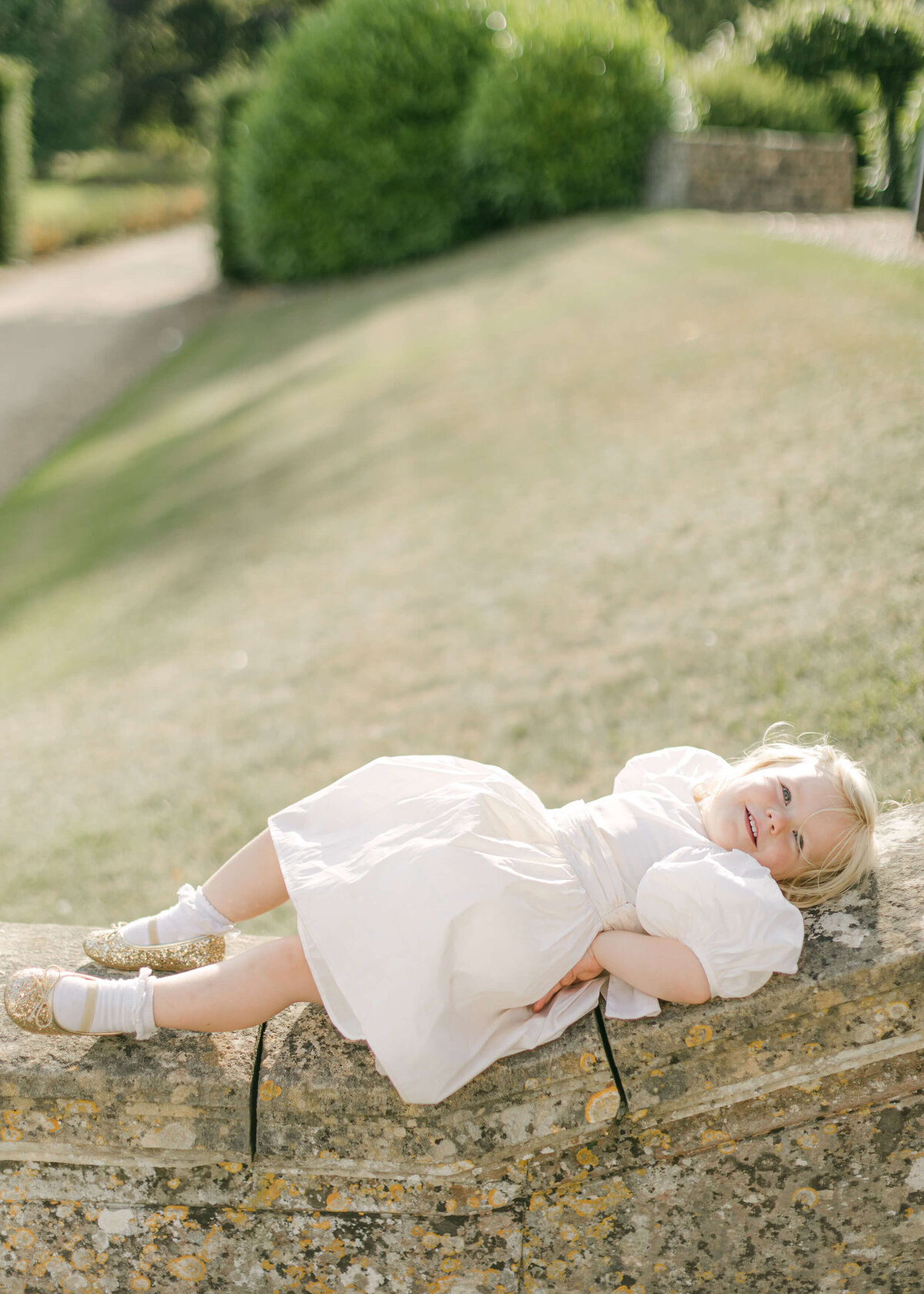 chloe-winstanley-weddings-cotswolds-flower-girl-garden