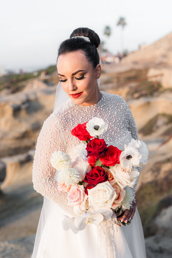 bride-with-bouquet-on-la-jolla-cliffs-san-diego