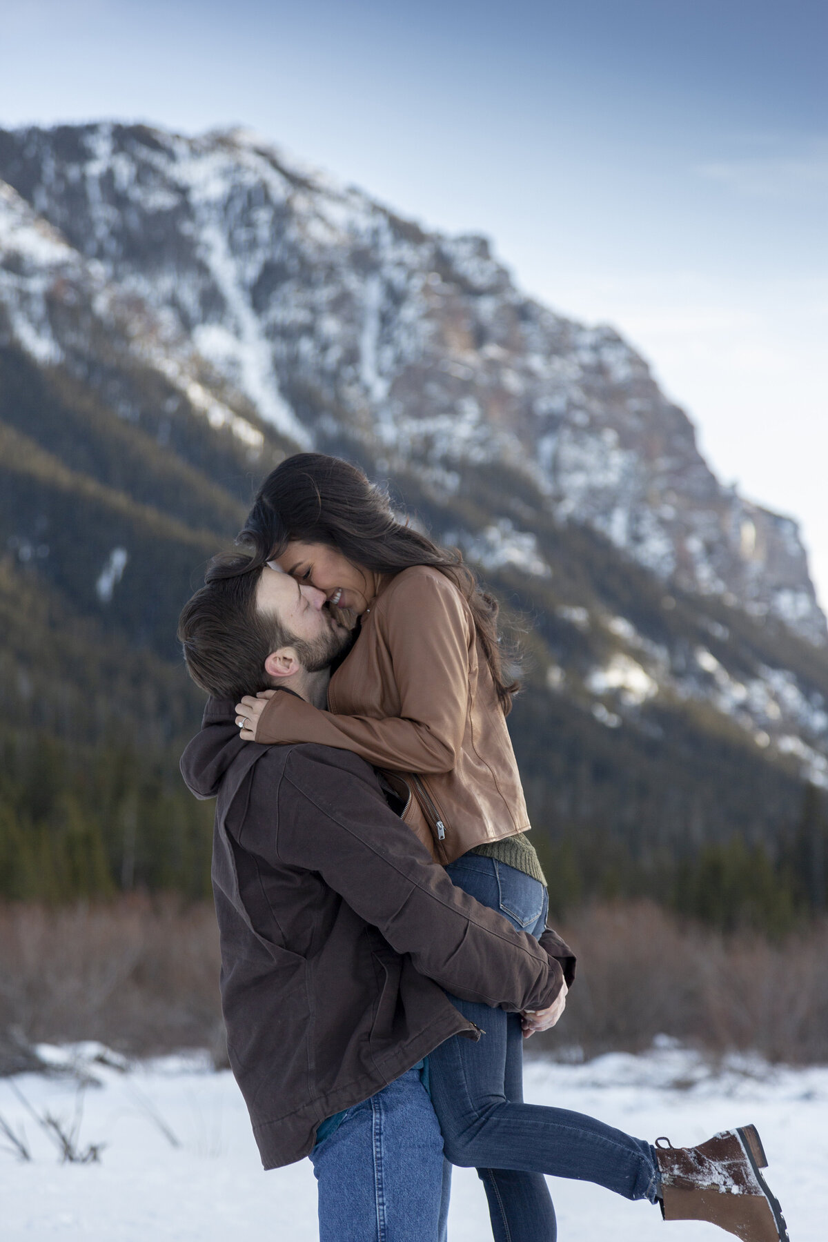 Shanna-Mae-Photography-Montana-Photographer-Winter- Snow-Engagement-Wedding-Poses-Hyalite-Ennis-Bozeman-Big-Sky-002