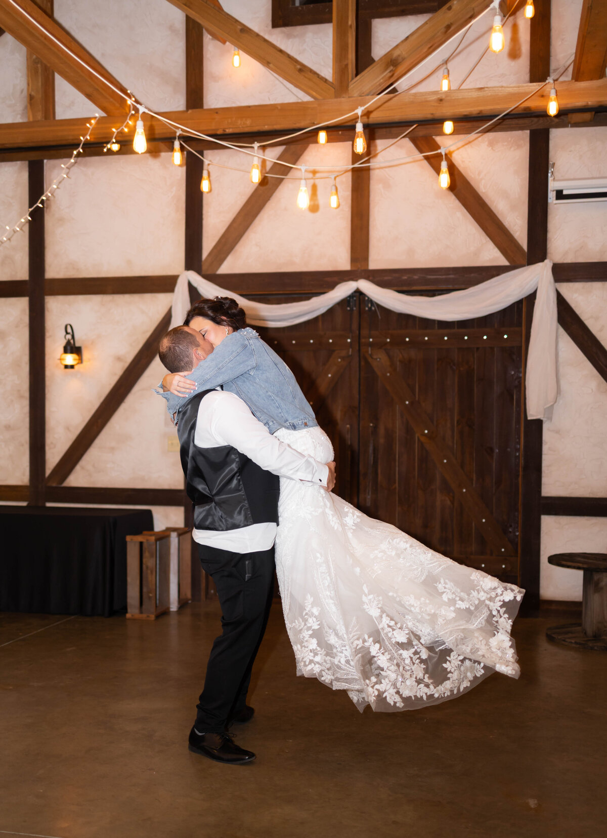 Wedding-at-Dogwood-Farms-Seale-Alabama-Amanda-Richardson-Photography