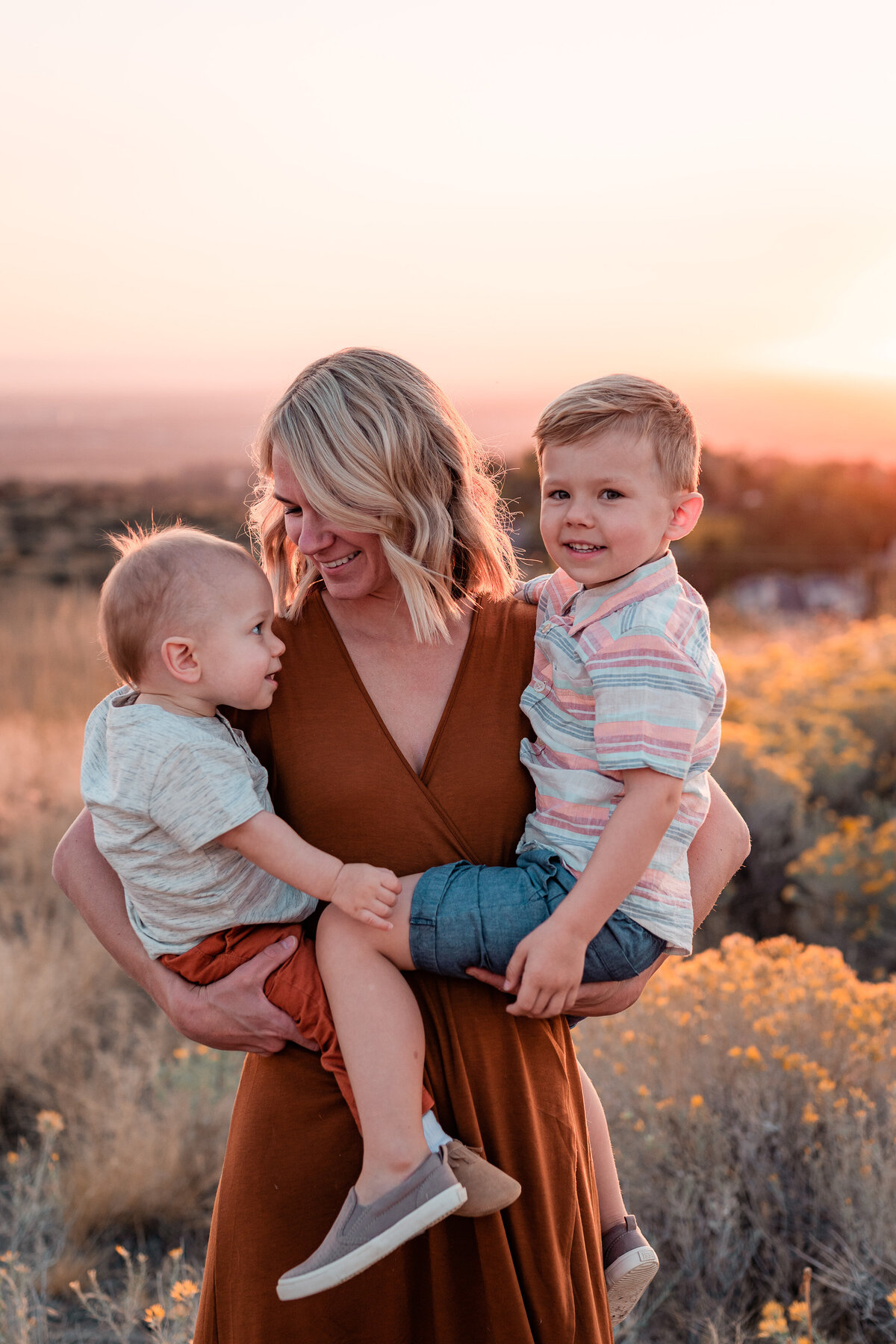 family in the boise foothills-08198