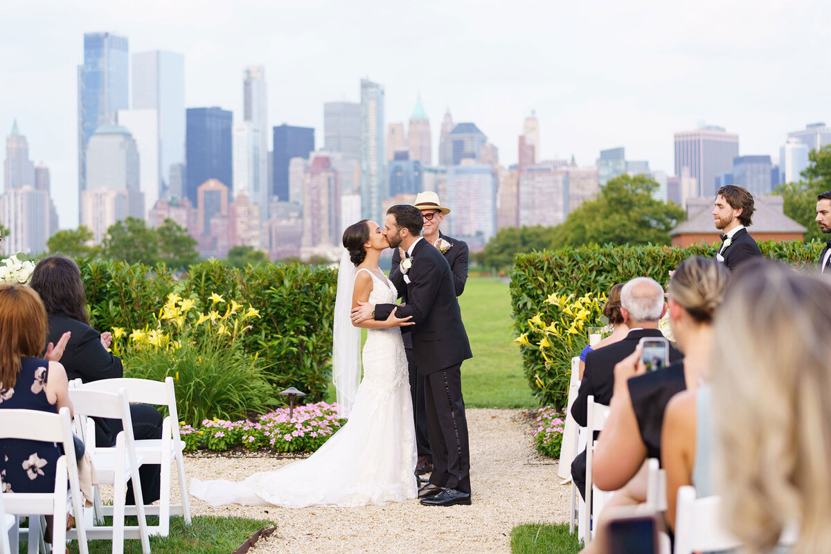 emma-cleary-new-york-nyc-wedding-photographer-videographer-wedding-venue-liberty-house-3