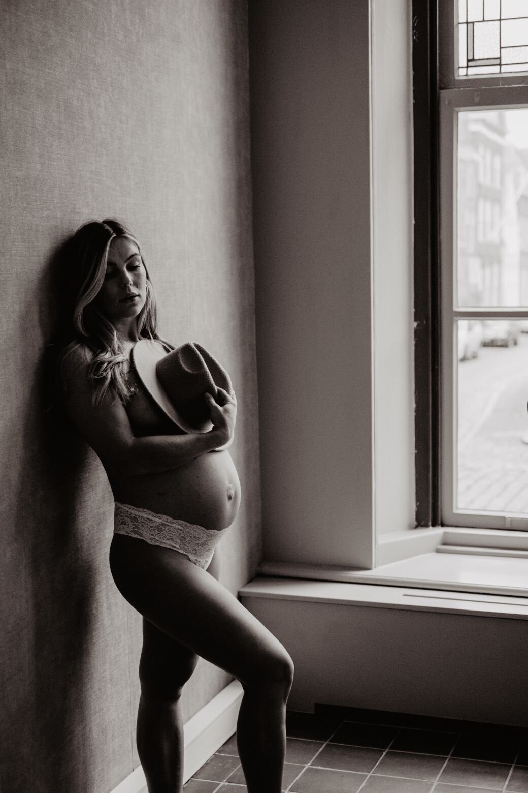 Zwangerschap fotografie in daglichtstudio Studio Dien