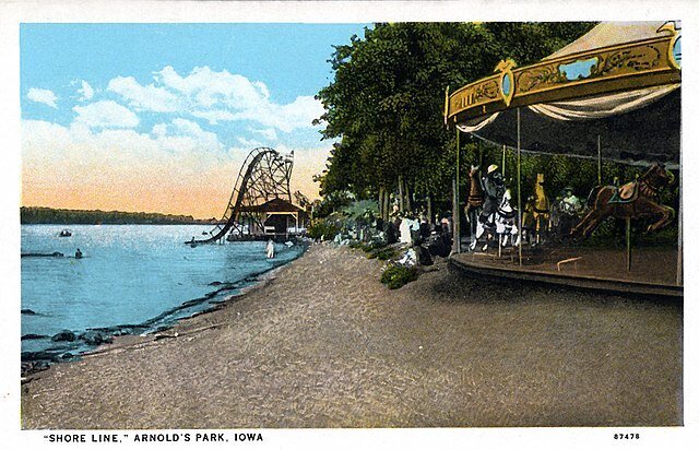 Arnolds Park Shore Postcard_UNKNOWN_UNKNOWN