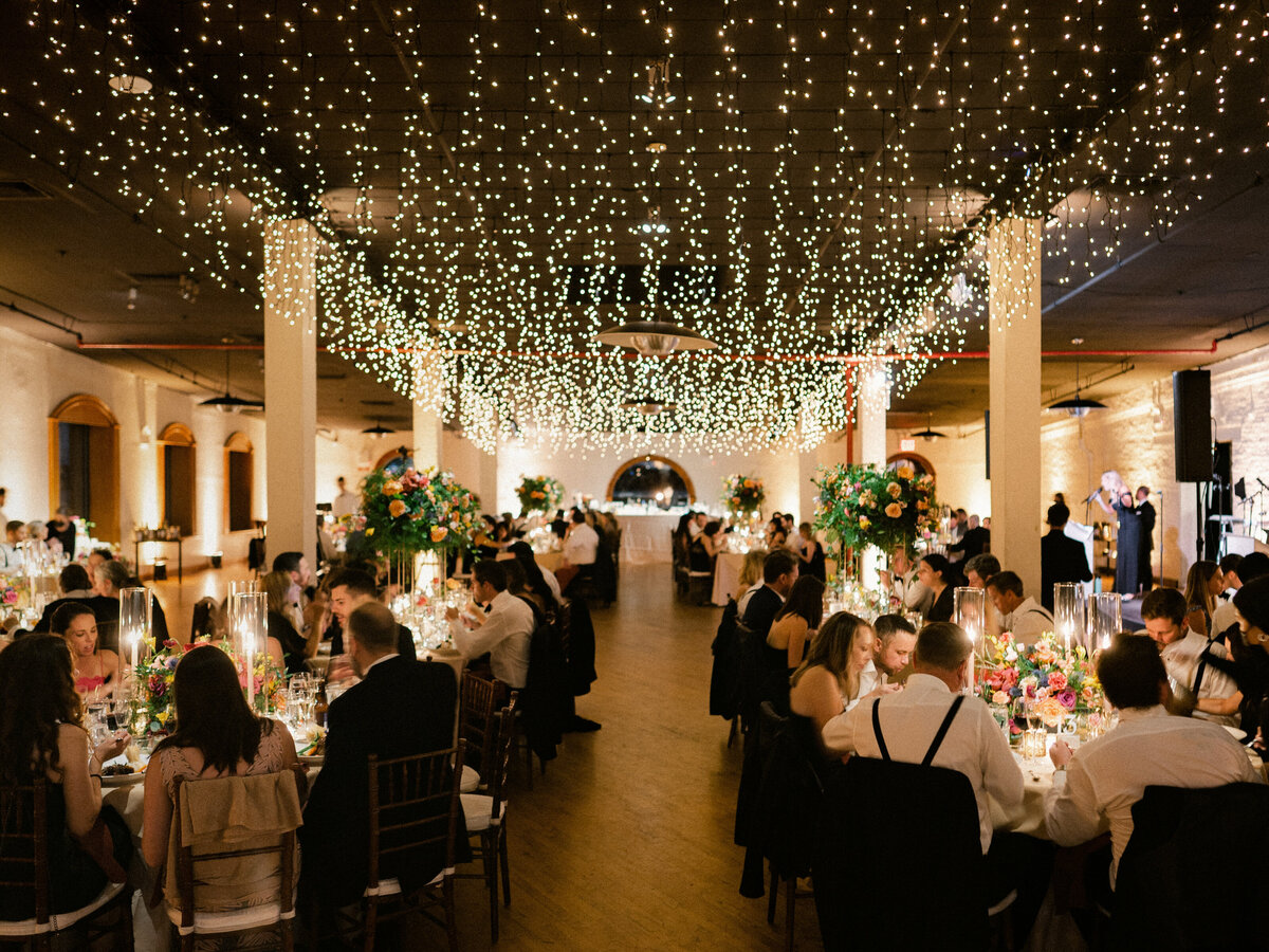 libertywarehouse-newyorkwedding-weddingwithaview-felixfeyginphotography-041