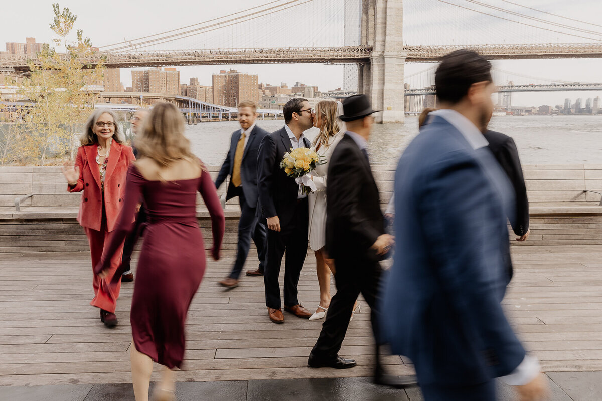 intimate wedding photographer brooklyn bridge