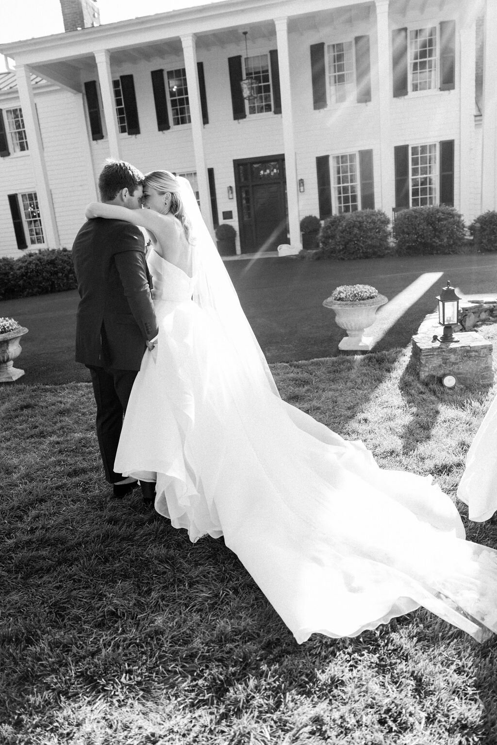 NikkiSanterre_EastCoastLuxuryWeddingPhotographer_CliftonInnWedding_Sky&Ryan-96