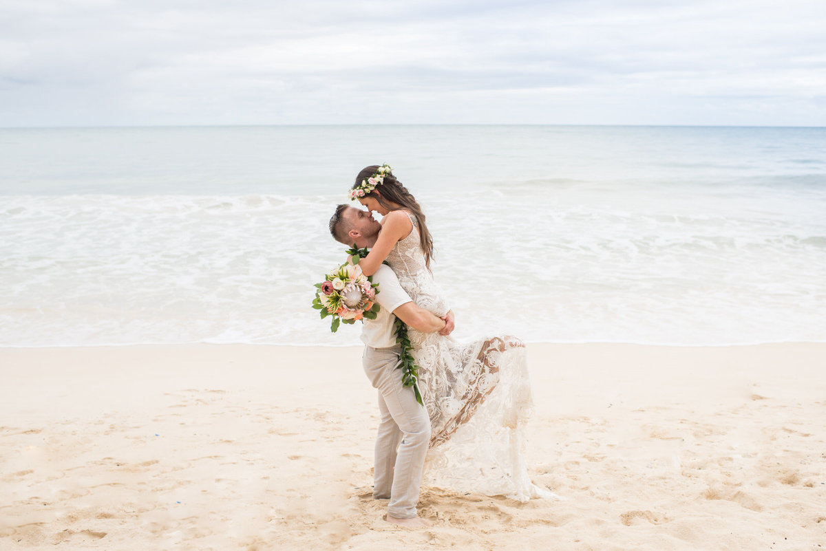 View Oahu Wedding Photography by Top Wedding Photographers in Oahu, HI