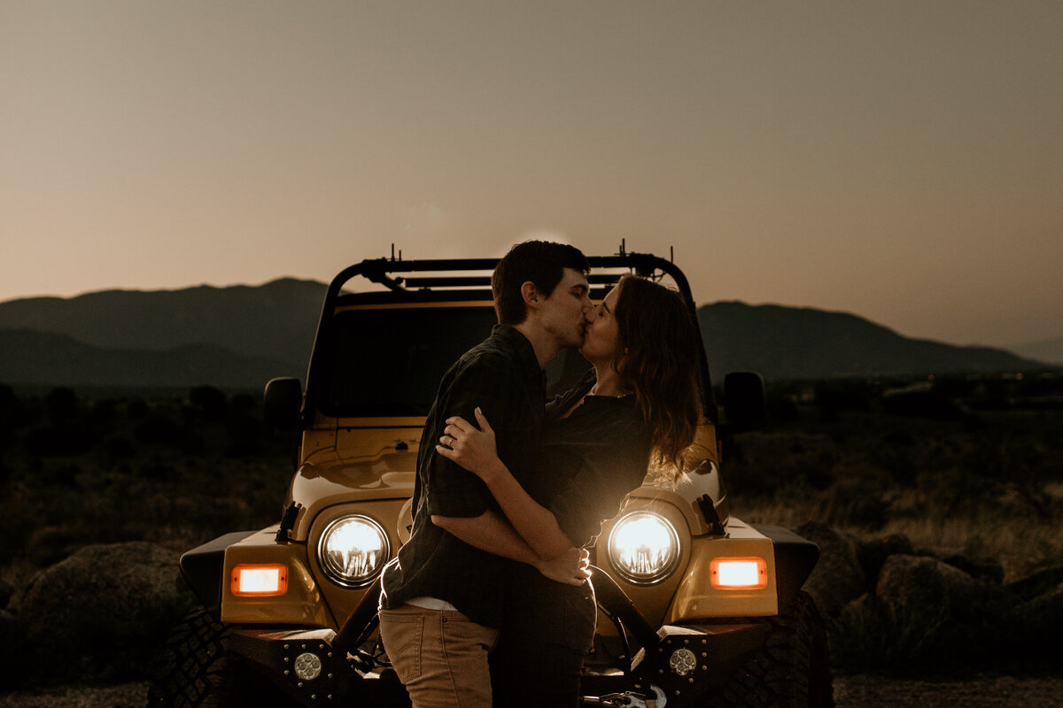 Sandia-Foothills-Jeep-Engagement-Photos-New-Mexico-4