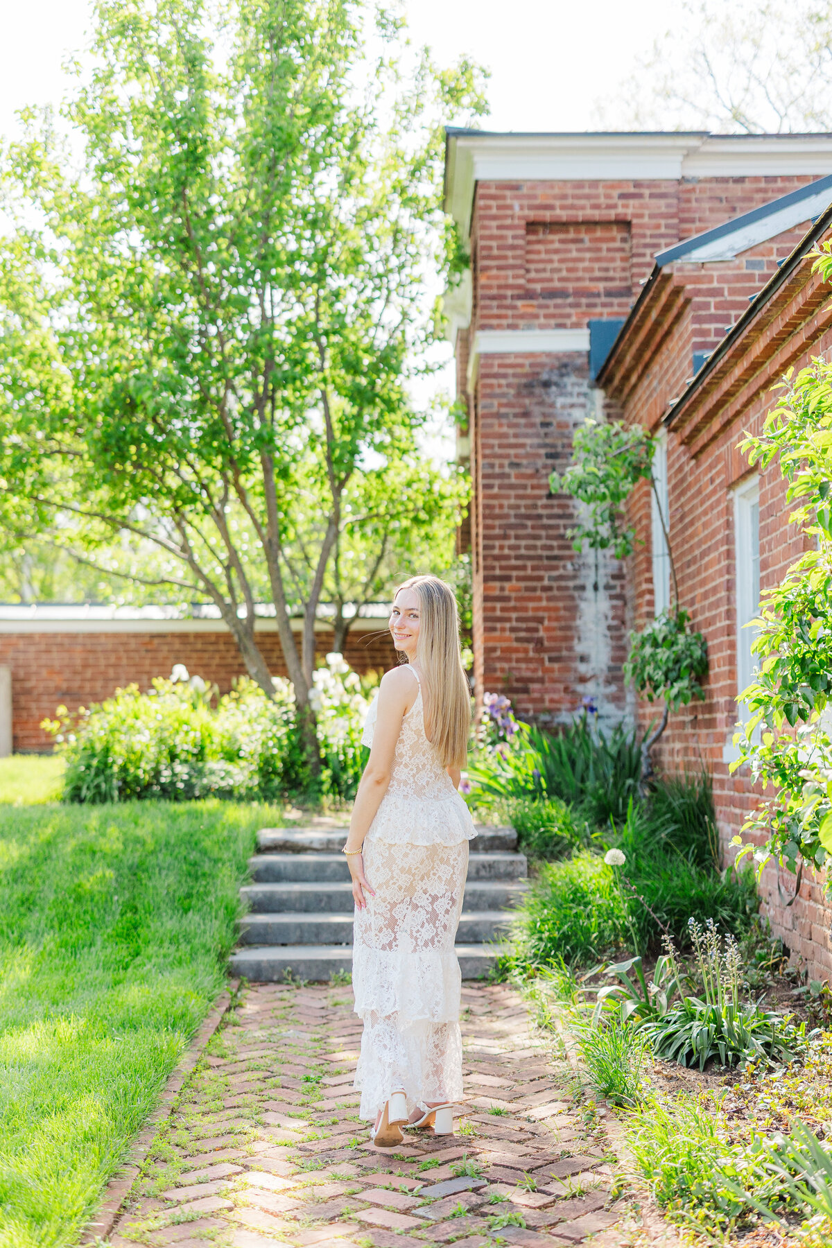 Amanda Coll Photography Senior Seniors Graduate Graduation College High School Portrait Lifestyle Photographer Northern Virginia Shenandoah Valley Colorful Bright Light Airy AmandaCollPhotography_Seniors_EmmaT_0031