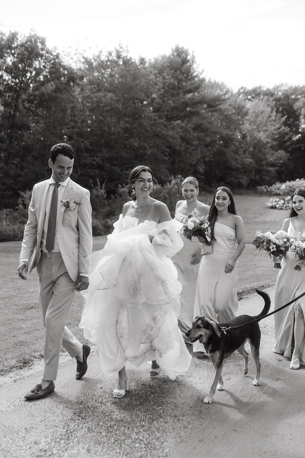 33.wedding-party-black-and-white-bride-groom-bridesmaids