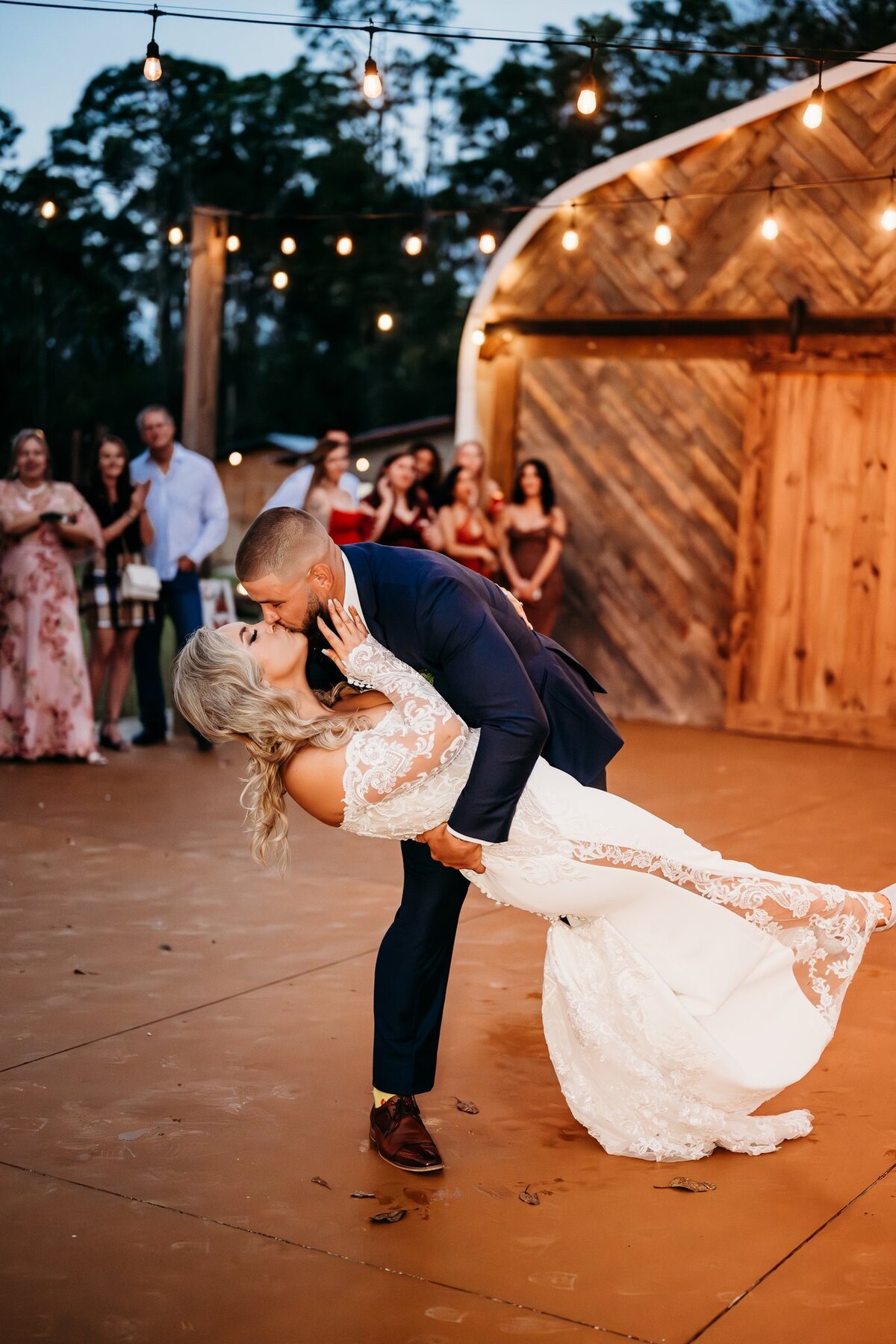 couple-first-dance-recpetion