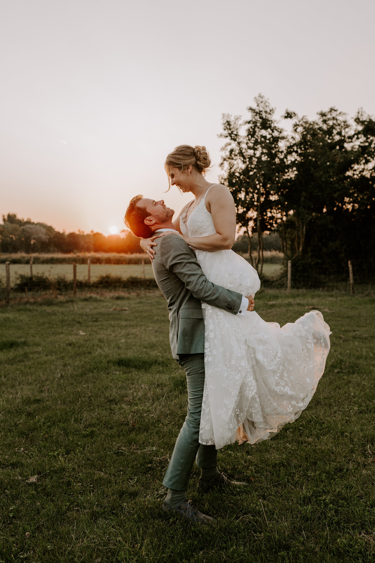 Trouwfotograaf in Zeeland. De leukste trouwlocaties in Zeeland vind je in deze blog. Door everatilroefotografie, trouwfotograaf in Middelburg,Zeeland