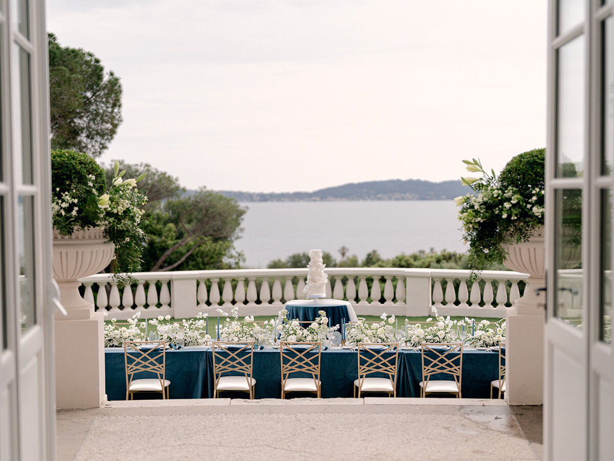 42-intimate-destination-wedding-french-riviera-with-white-flowers