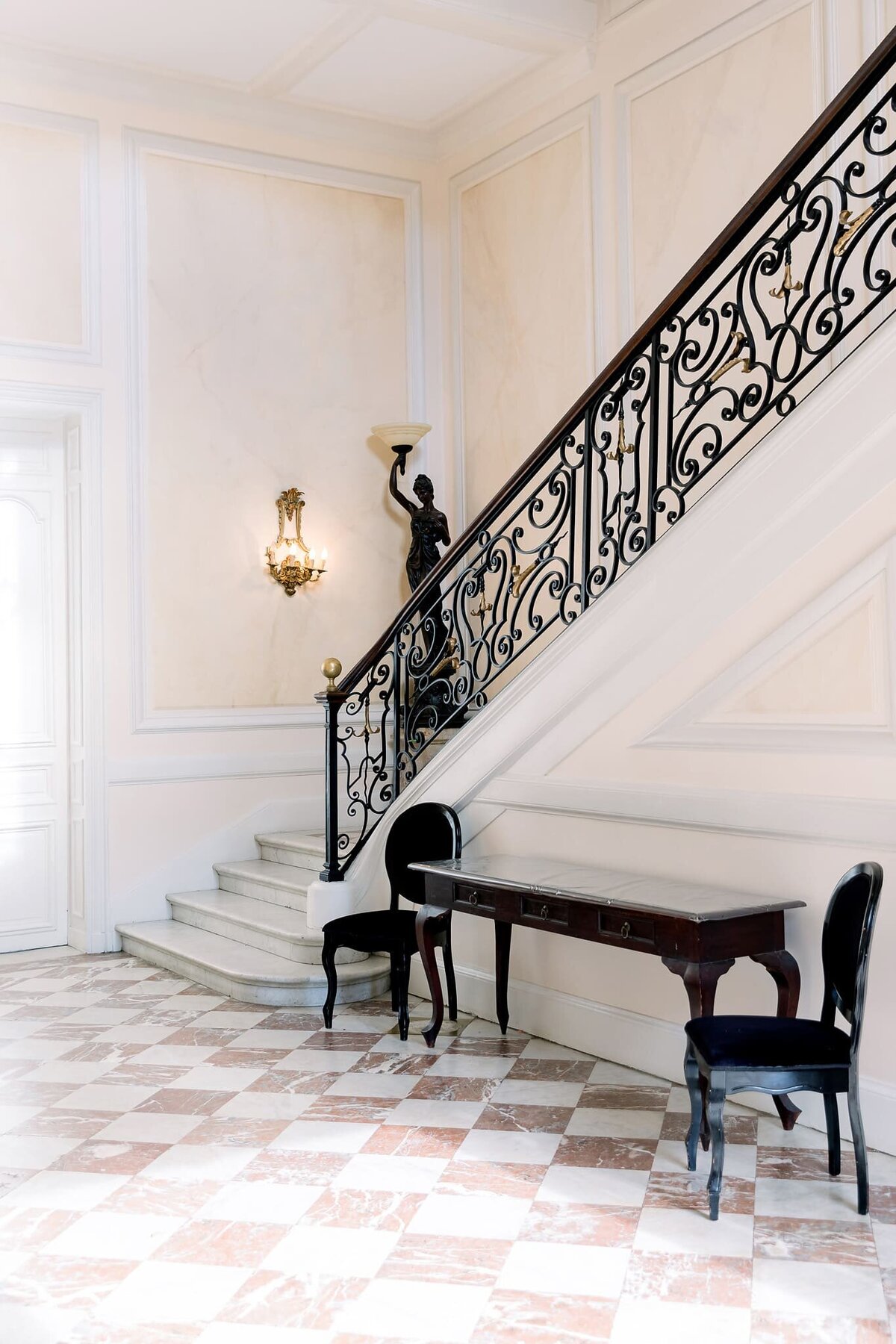 sublime-escaliers-hall-entree-chateau-francais