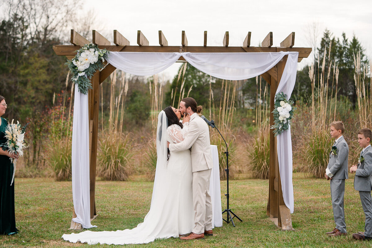 bride-and-groom-fall-first-kiss-1