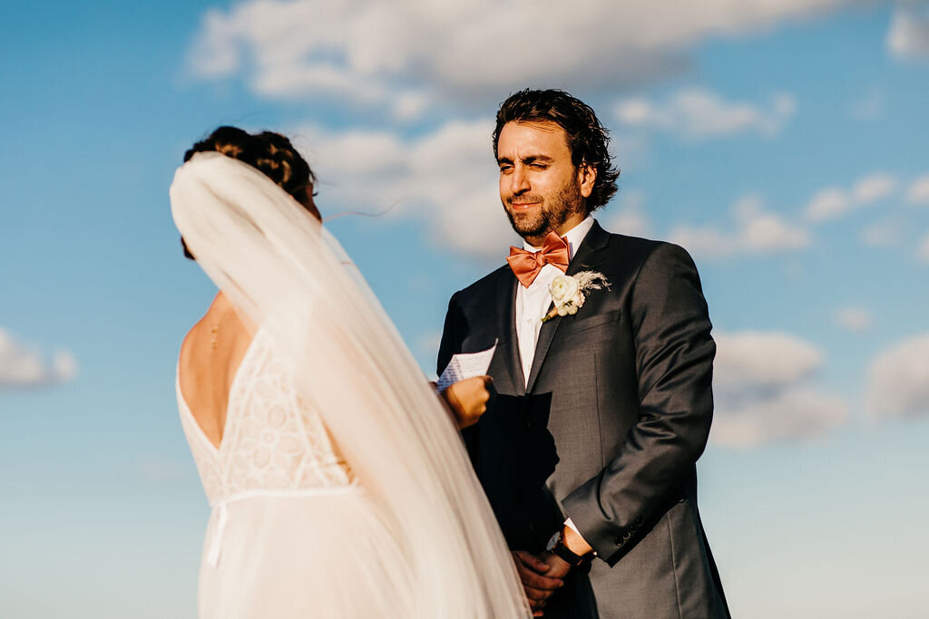 beach-weddings-in-delaware-bride-and-groom