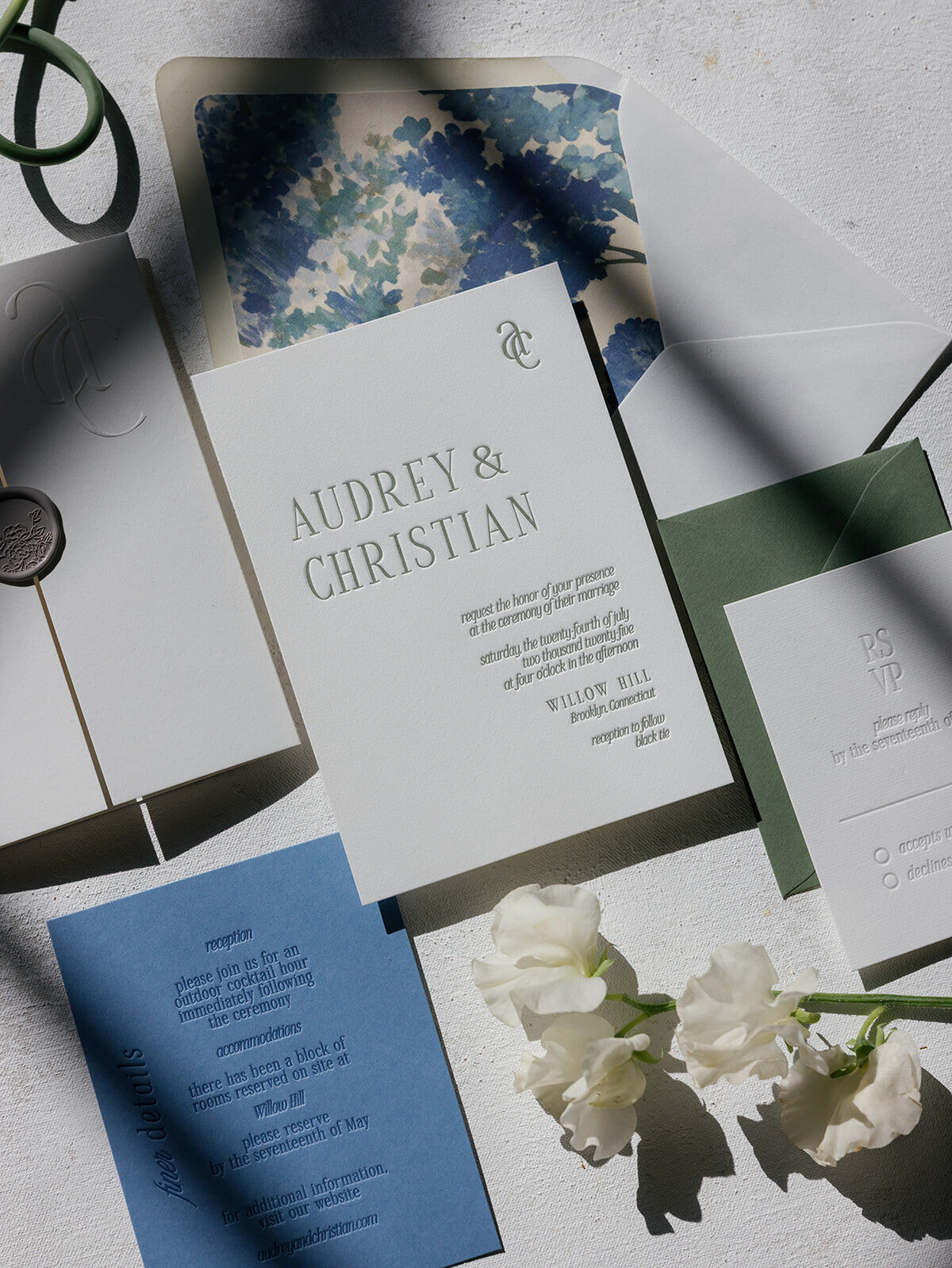 chic-custom-wedding-invitations-ct